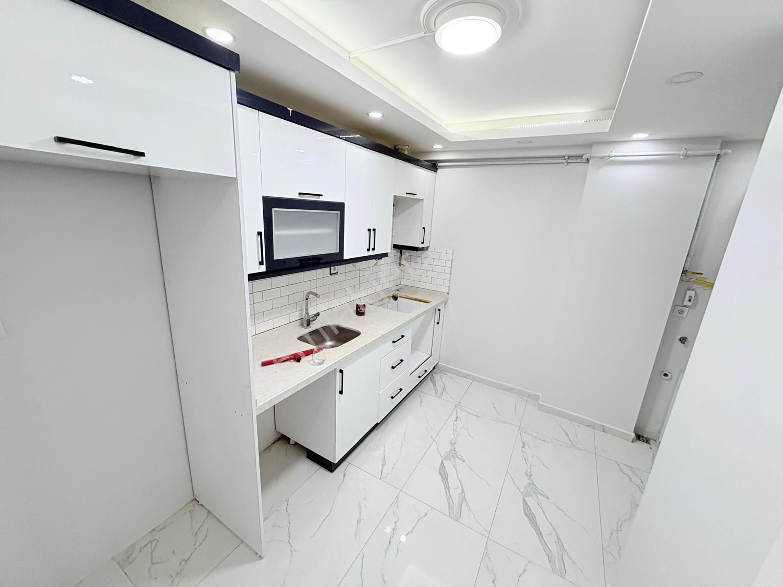 Uğurmumcu Mah’de Cadde Üzeri 2+1 90m2 Acill Satılık Daire