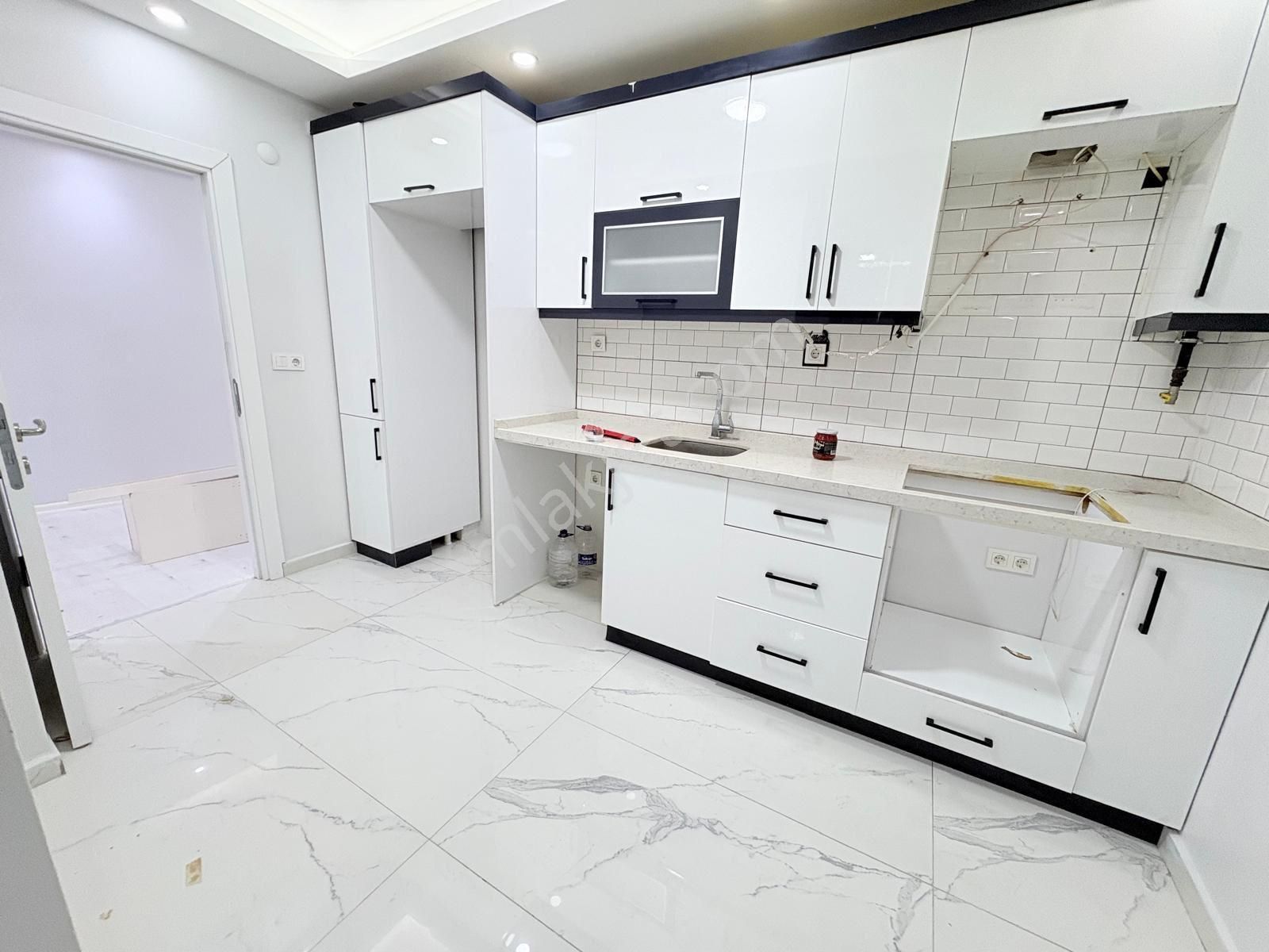 Uğurmumcu Mah’de Cadde Üzeri 2+1 90m2 Acill Satılık Daire - Görsel 8