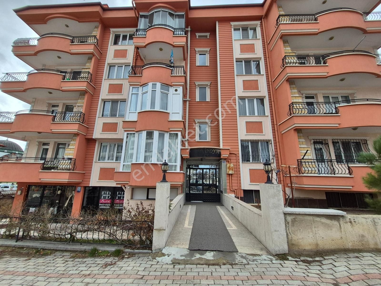 İlbey / Afyon Merkez Harbiş-gazi Mahallesinde 3+1 Daire + Dükkan - Görsel 26