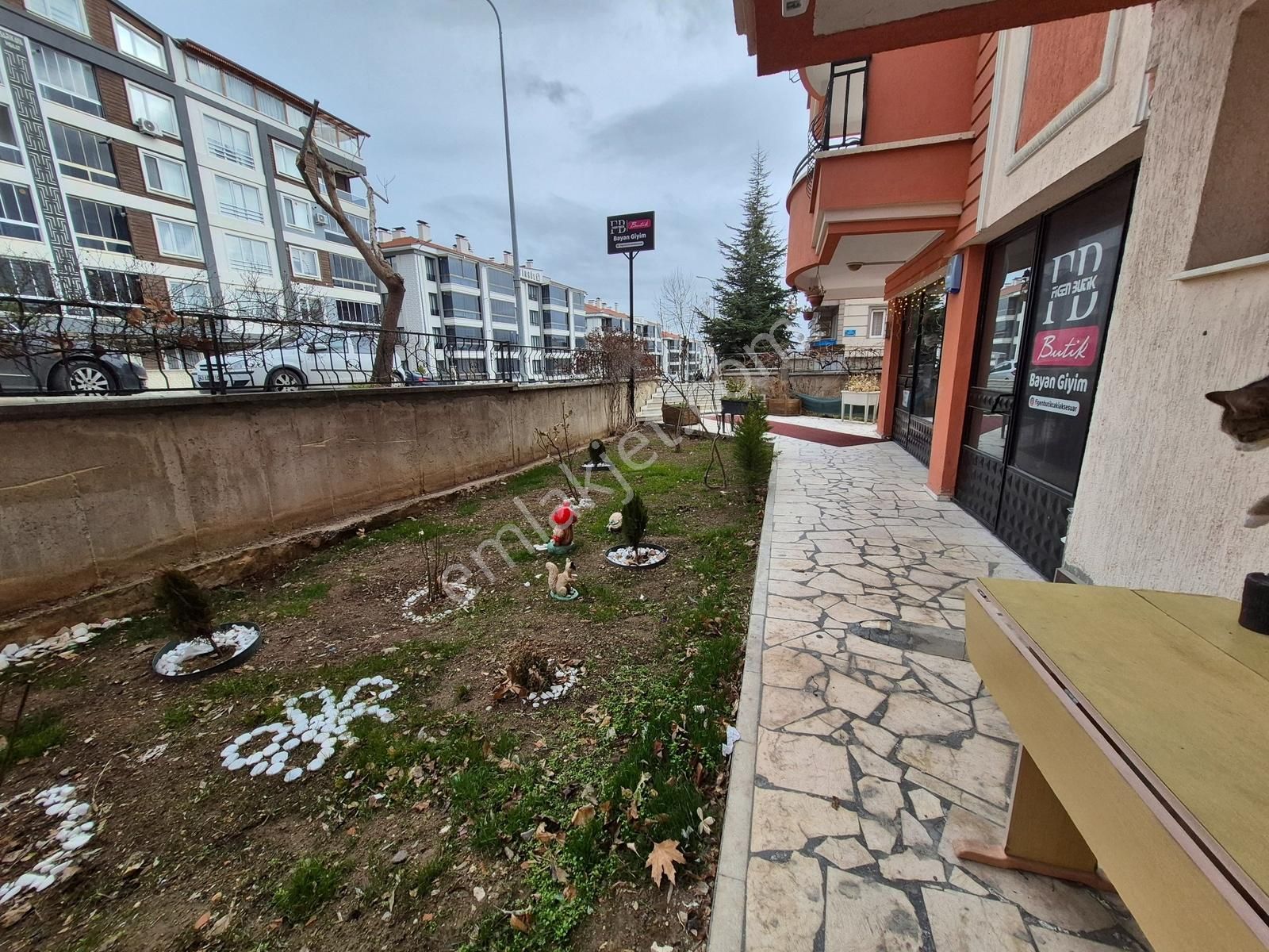 İlbey / Afyon Merkez Harbiş-gazi Mahallesinde 3+1 Daire + Dükkan - Görsel 2