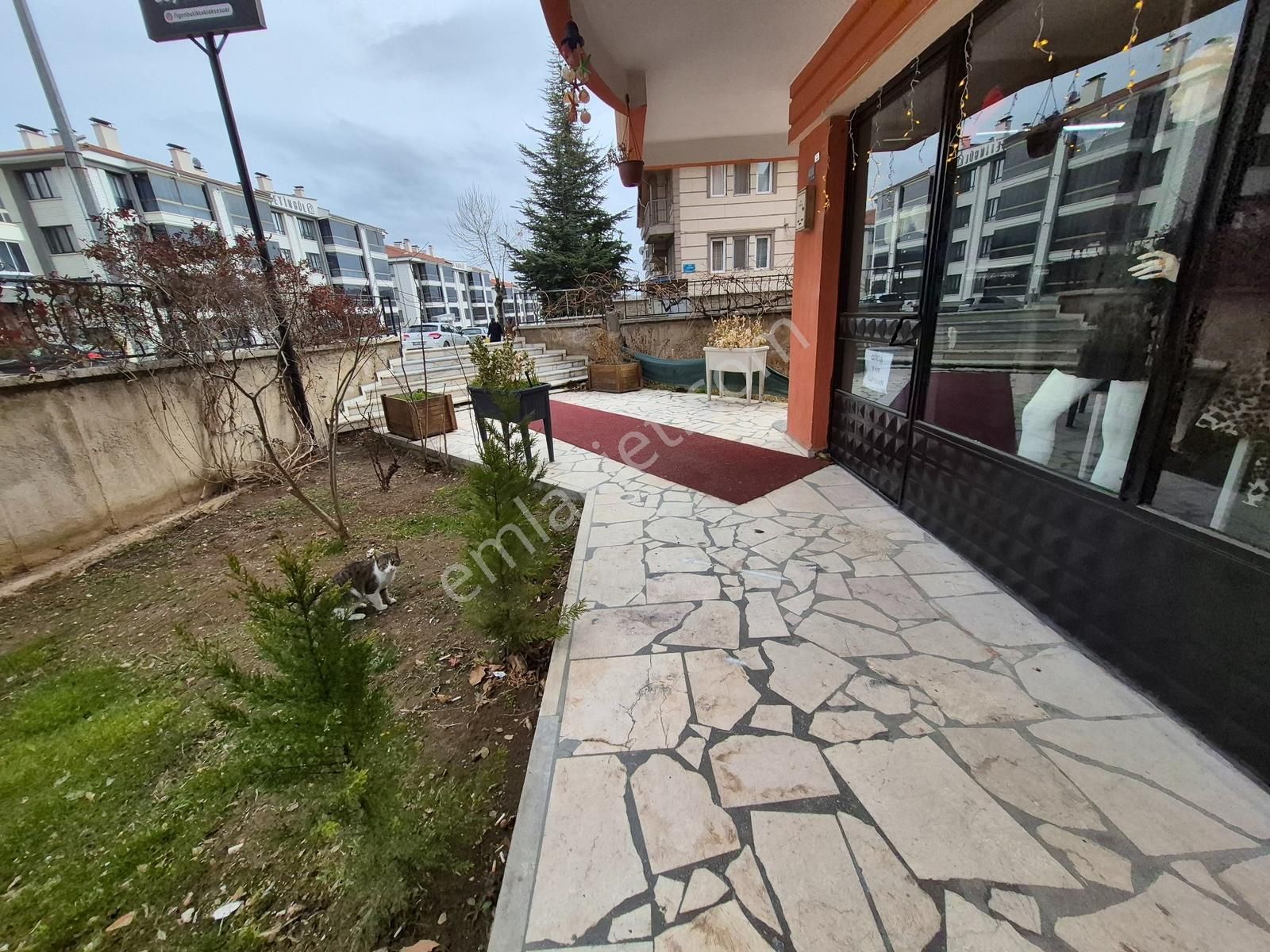 İlbey / Afyon Merkez Harbiş-gazi Mahallesinde 3+1 Daire + Dükkan - Görsel 34