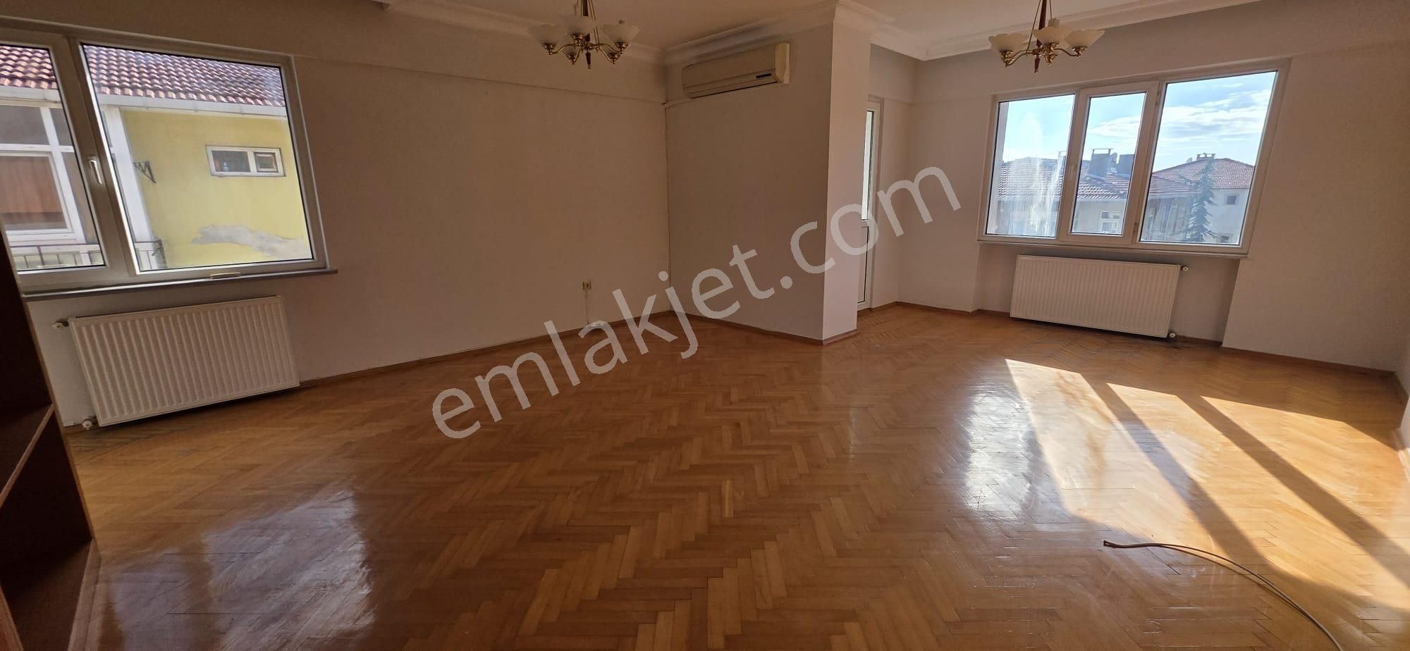 Çınar Mahallesinde, Metroya Yakın , 2+1 , 120 M2 Daire