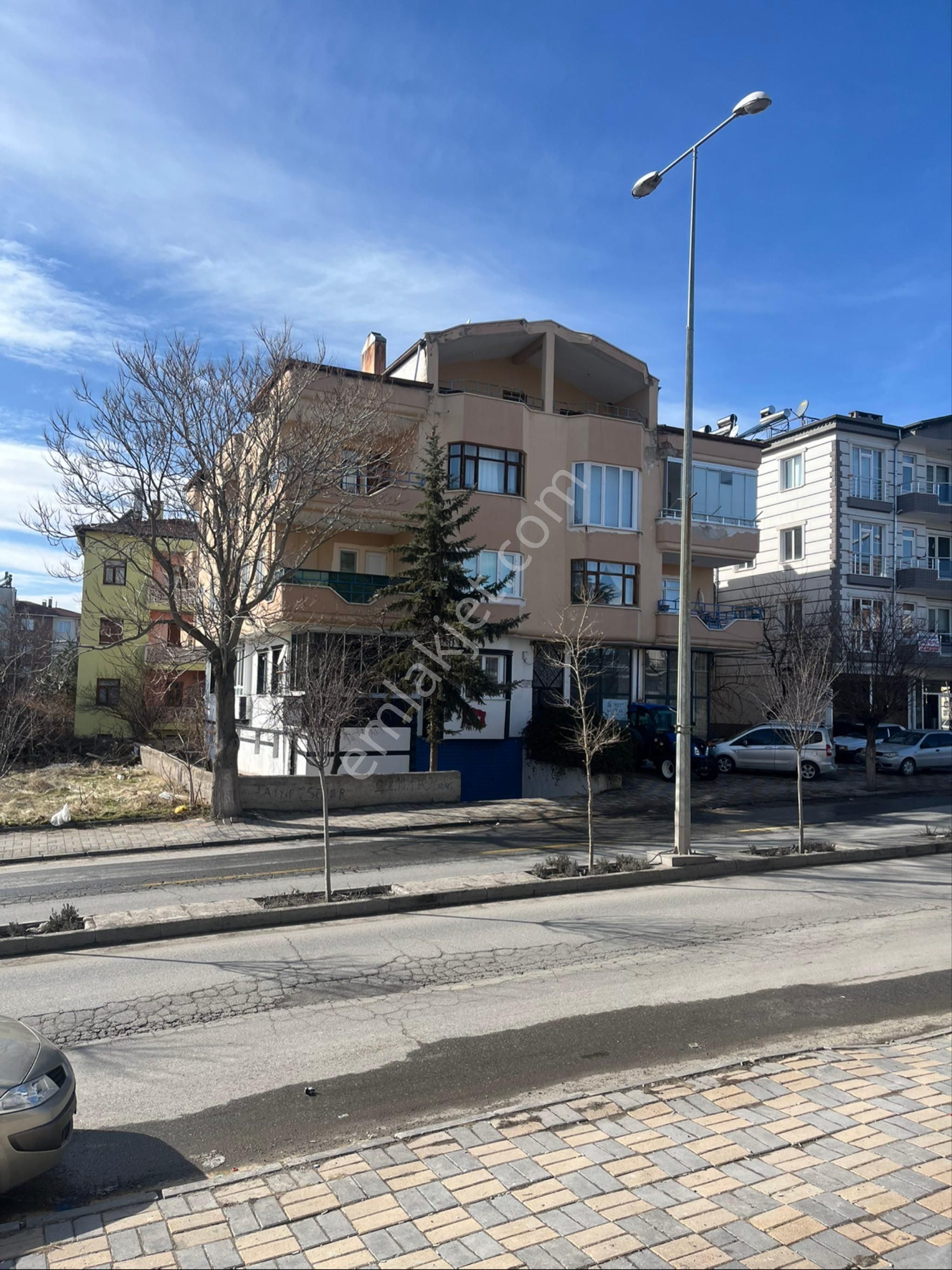 Cadde Üzerindebahçeli Süper Konumda Uygun Fiyatlı 150 Metrekare En Üst Kat Daire - Görsel 5