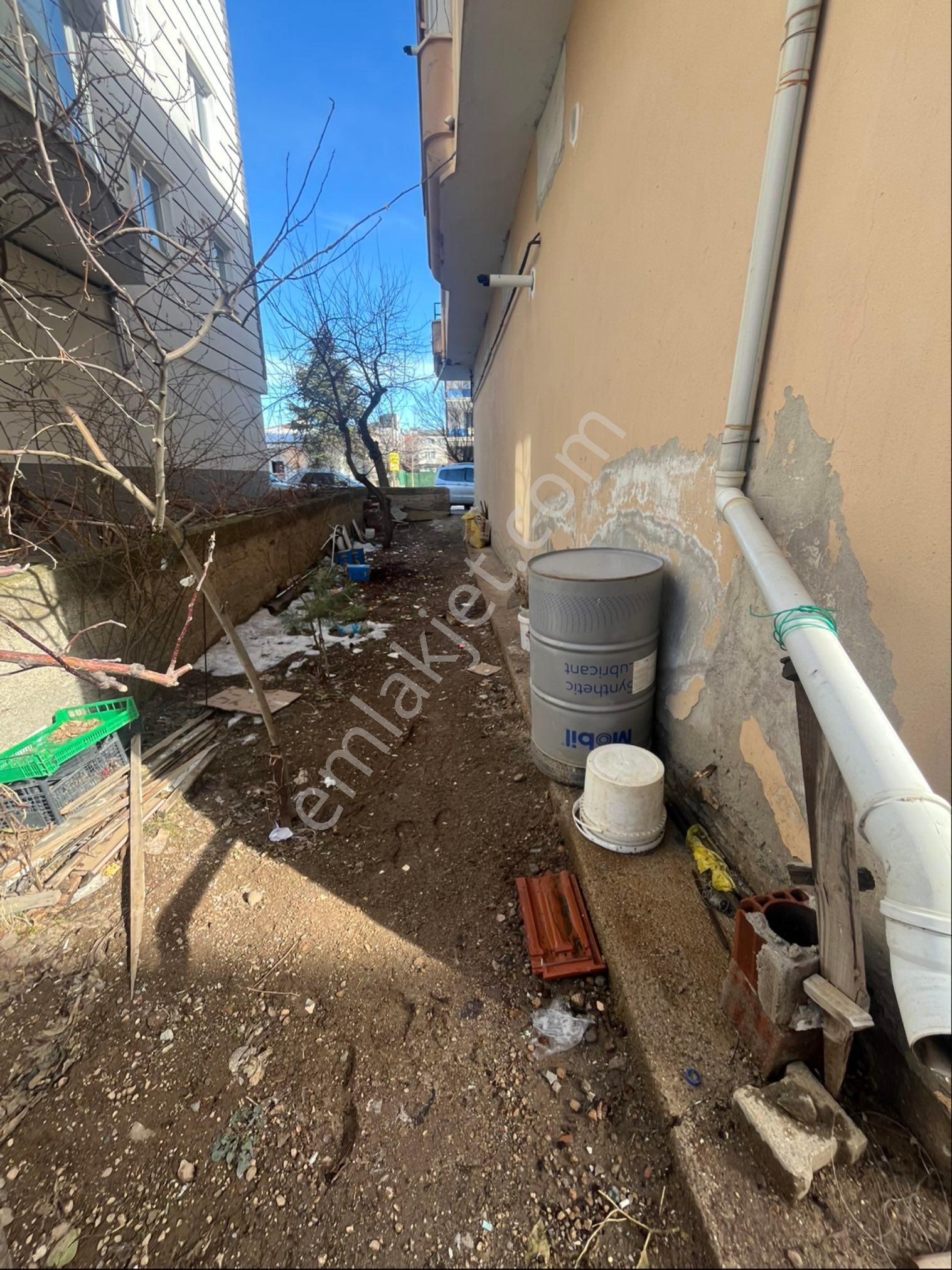 Cadde Üzerindebahçeli Süper Konumda Uygun Fiyatlı 150 Metrekare En Üst Kat Daire - Görsel 8