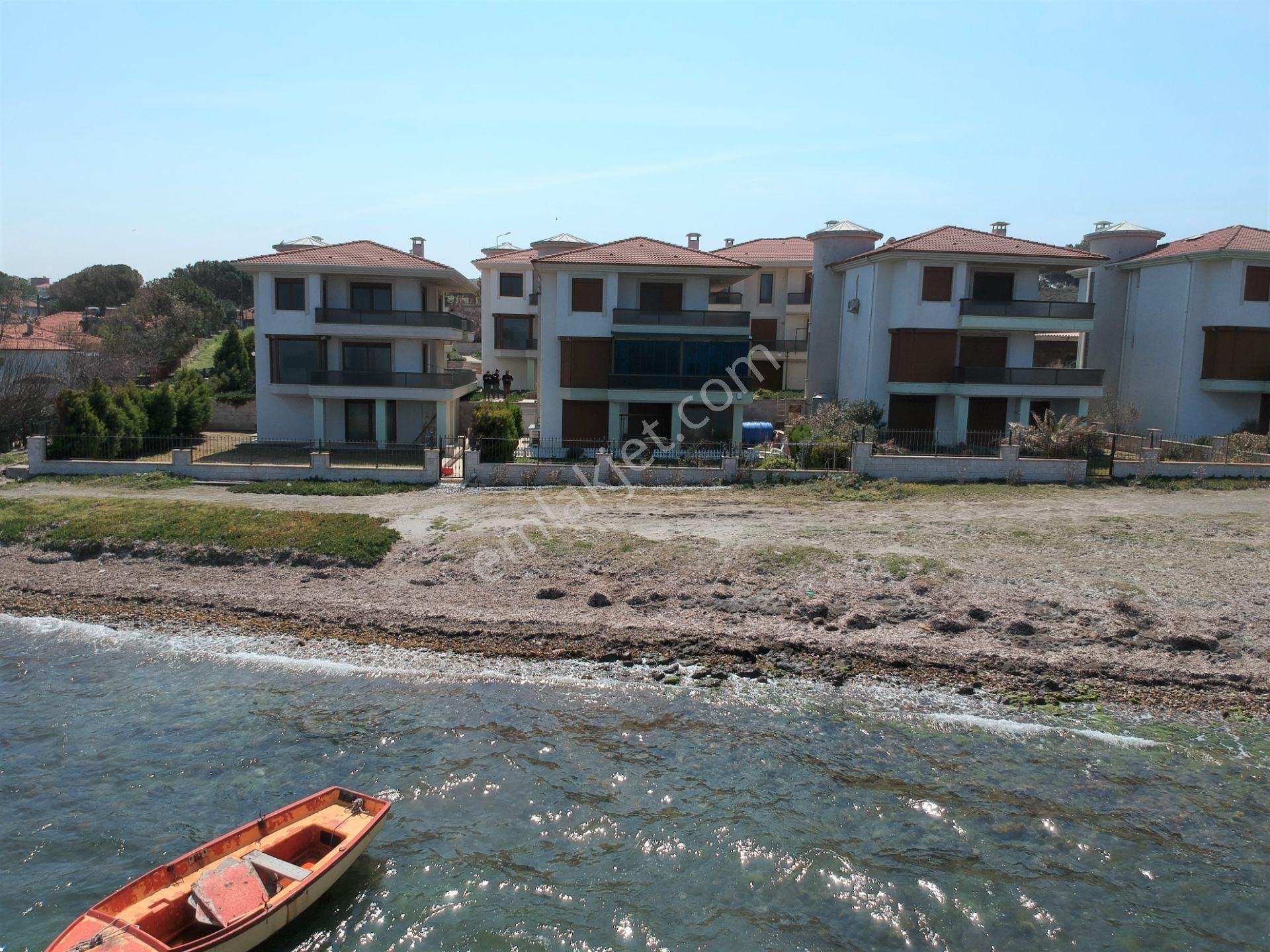 Balıkesir Ayvalık Ta Satılık Muhtesem Villa.denize Sıfır.