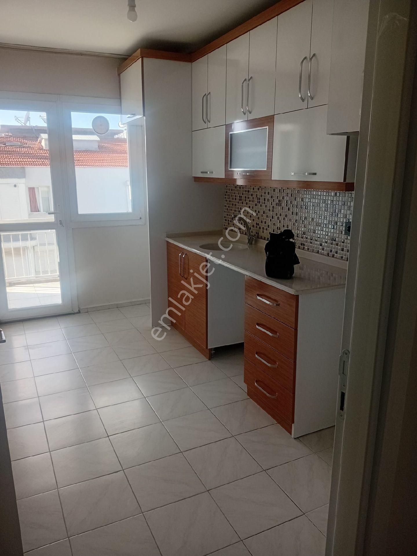 İzmir.bayraklı.oamangazıde.satılık.3+1.bos.daıre.4.750000