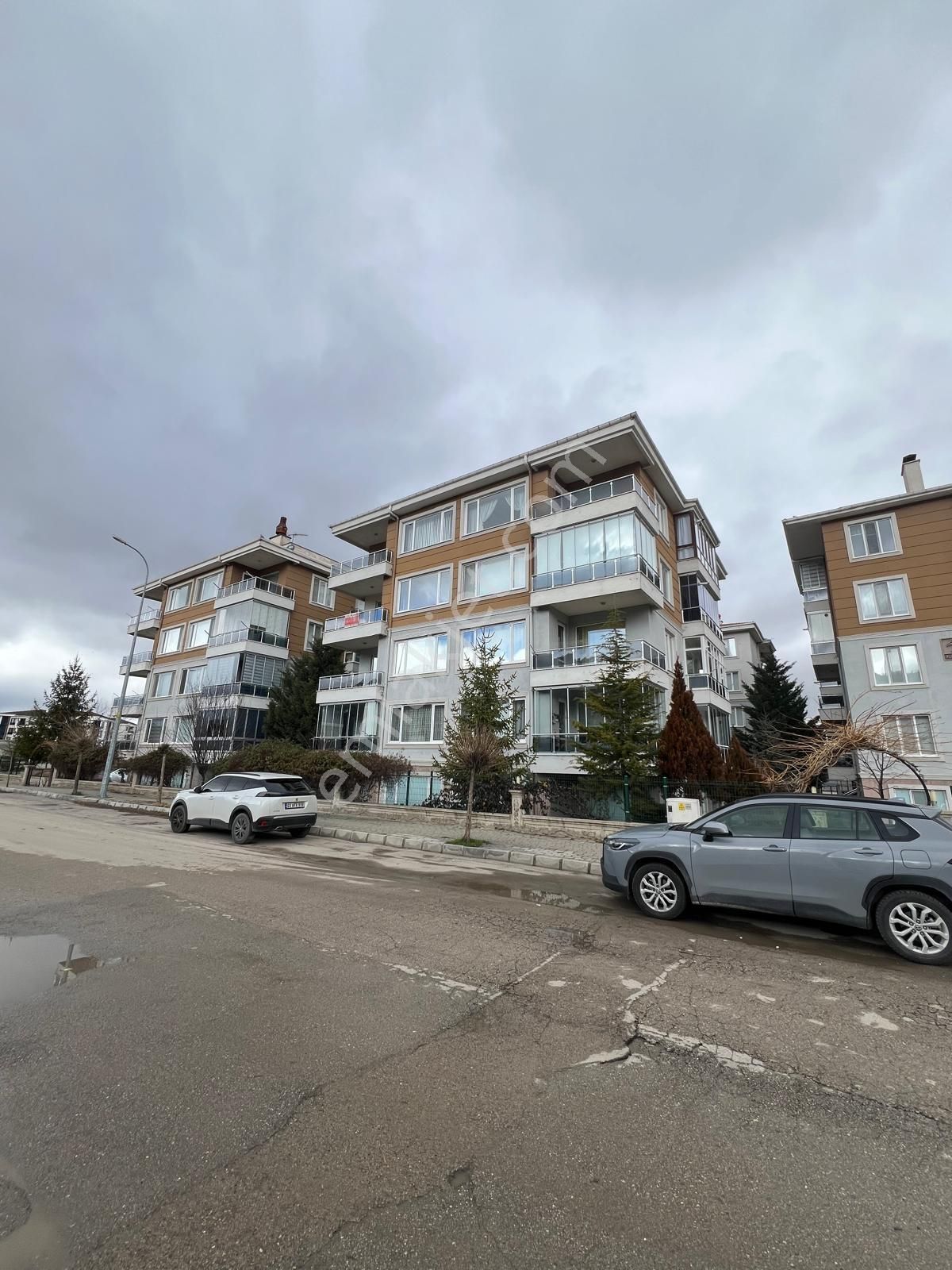 Afyon Özsu Emlak Tan Uydukent Te Site İçinde Kiralık 3+1 Daire - Görsel 15