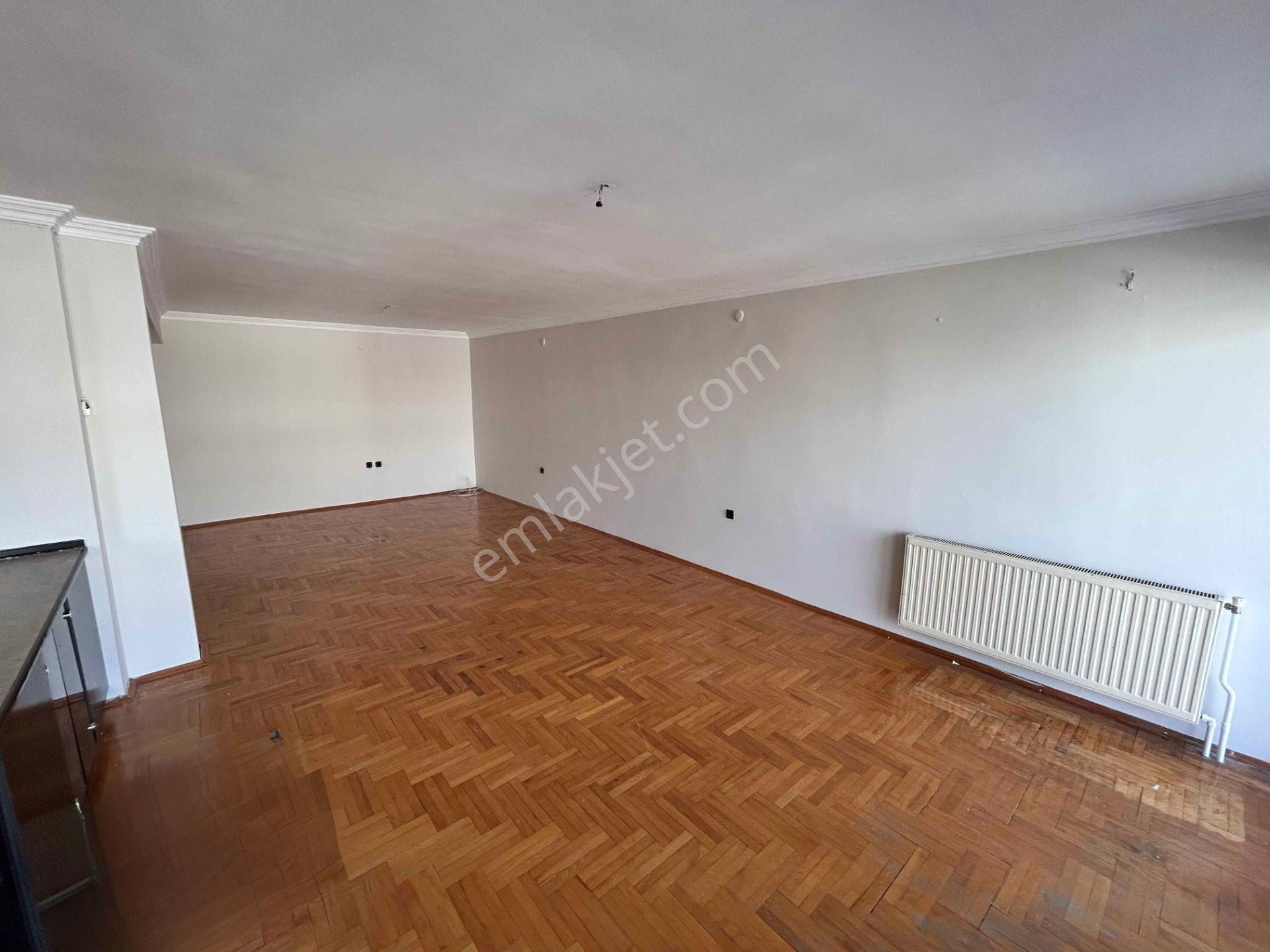 Karşıyaka Merkezde Asansörlü Arakat Çift Banyolu Kiralık Daire - Görsel 5