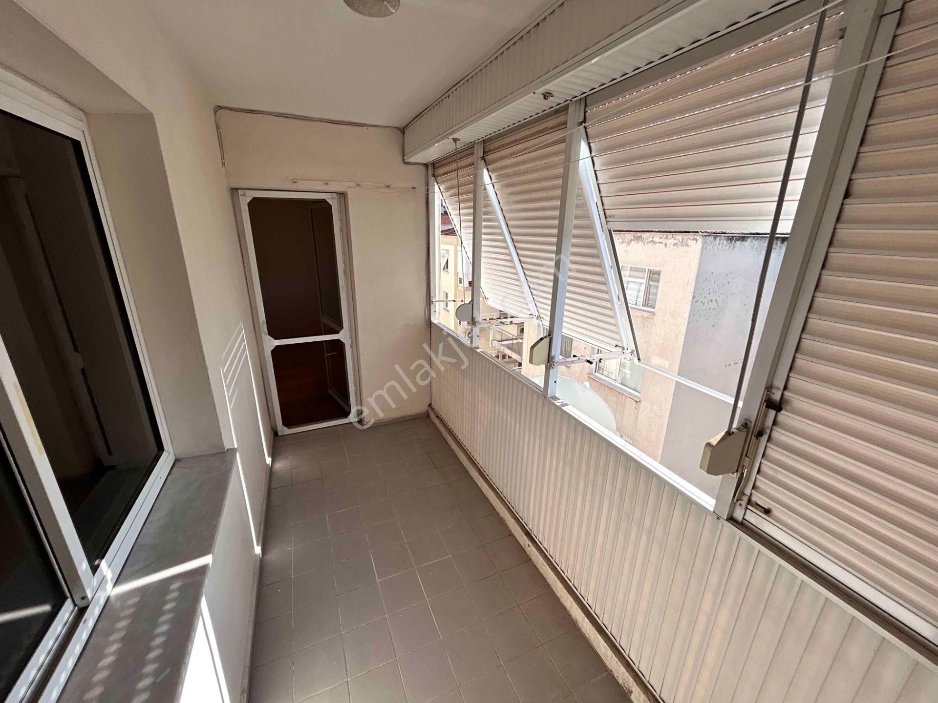 Karşıyaka Merkezde Asansörlü Arakat Çift Banyolu Kiralık Daire - Görsel 22