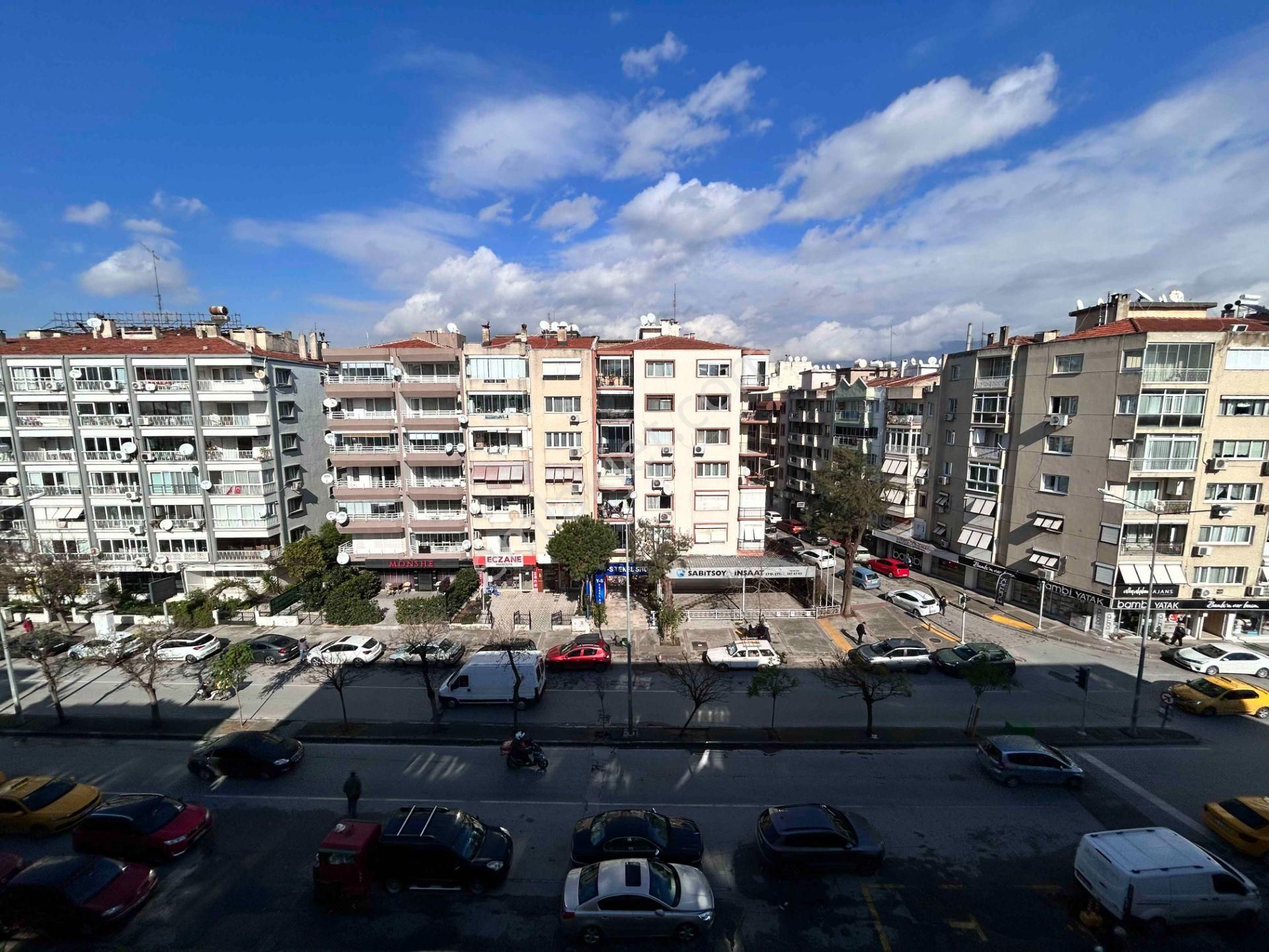 Karşıyaka Merkezde Asansörlü Arakat Çift Banyolu Kiralık Daire - Görsel 11