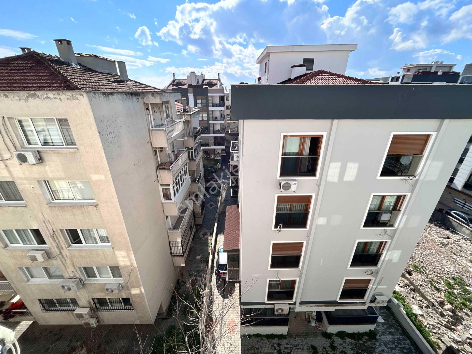 Karşıyaka Merkezde Asansörlü Arakat Çift Banyolu Kiralık Daire - Görsel 24