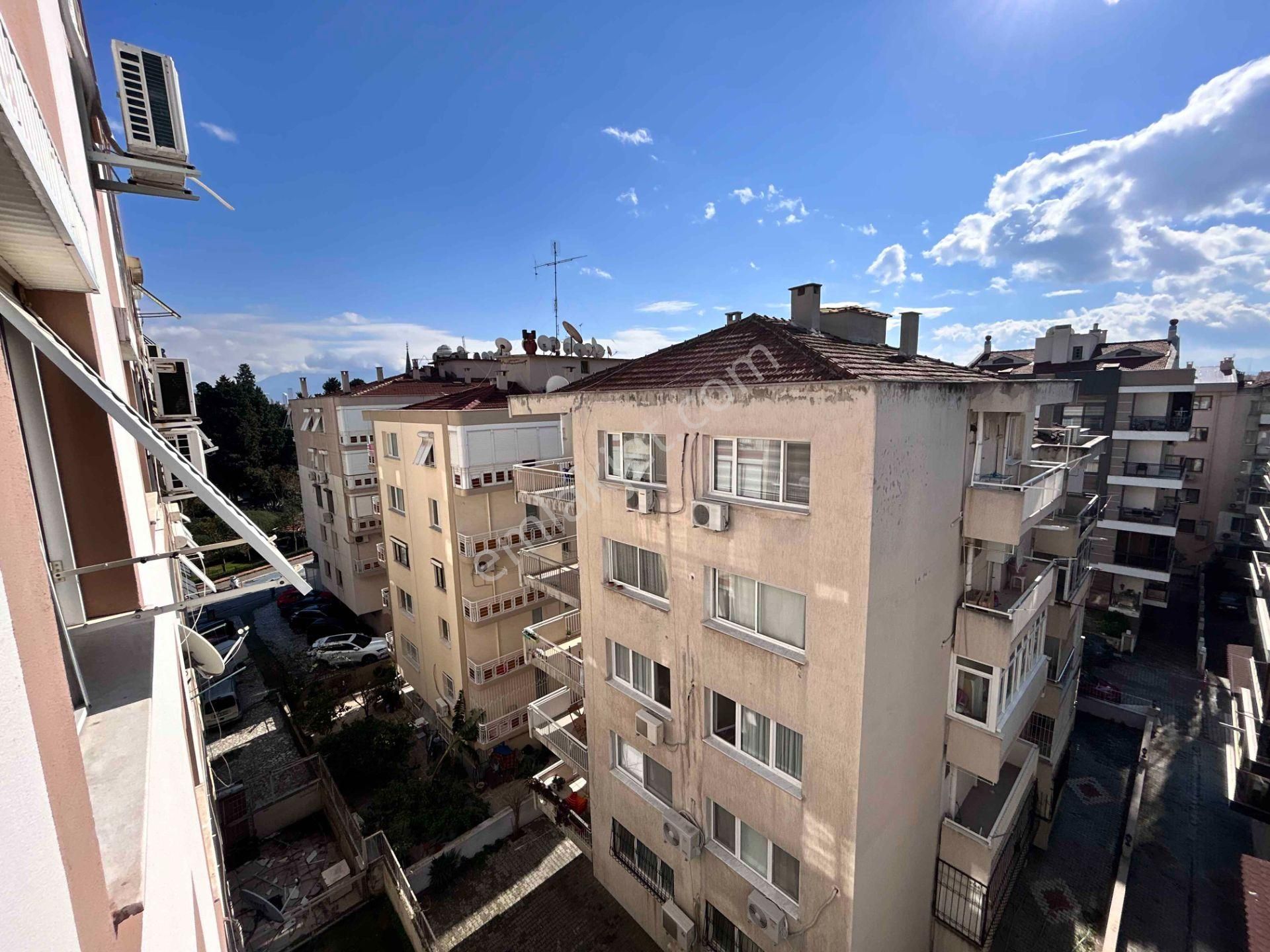 Karşıyaka Merkezde Asansörlü Arakat Çift Banyolu Kiralık Daire - Görsel 25