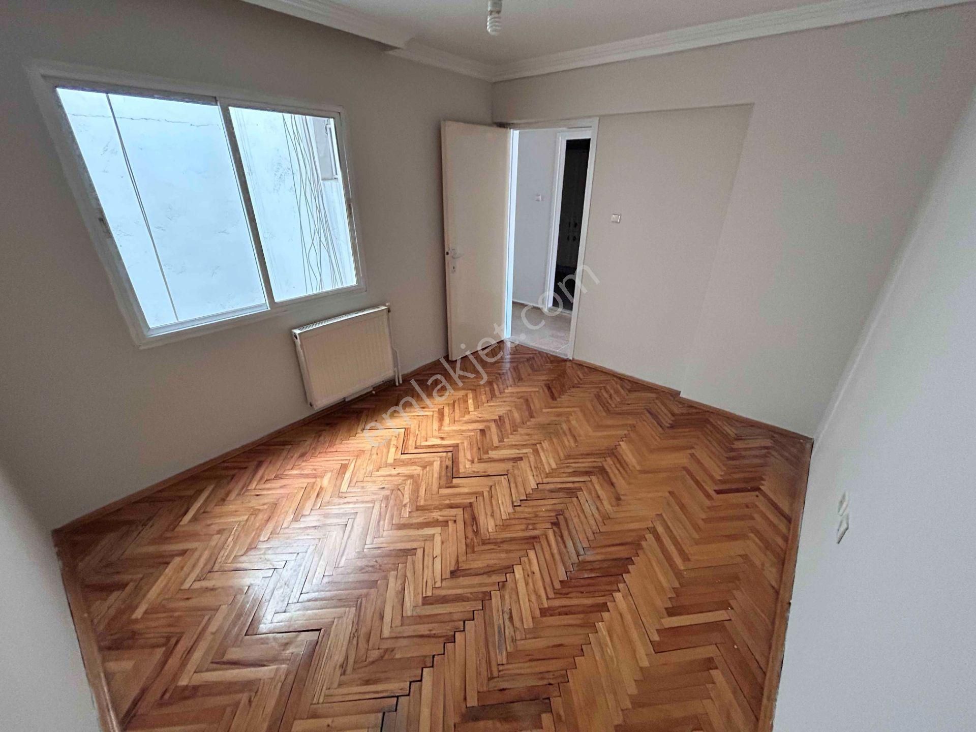 Karşıyaka Merkezde Asansörlü Arakat Çift Banyolu Kiralık Daire - Görsel 15
