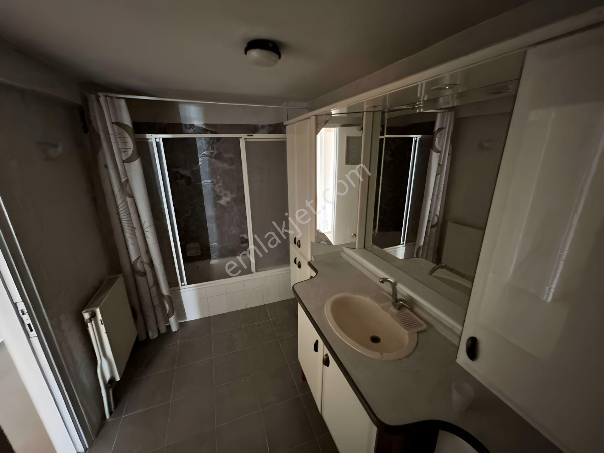 Karşıyaka Merkezde Asansörlü Arakat Çift Banyolu Kiralık Daire - Görsel 26
