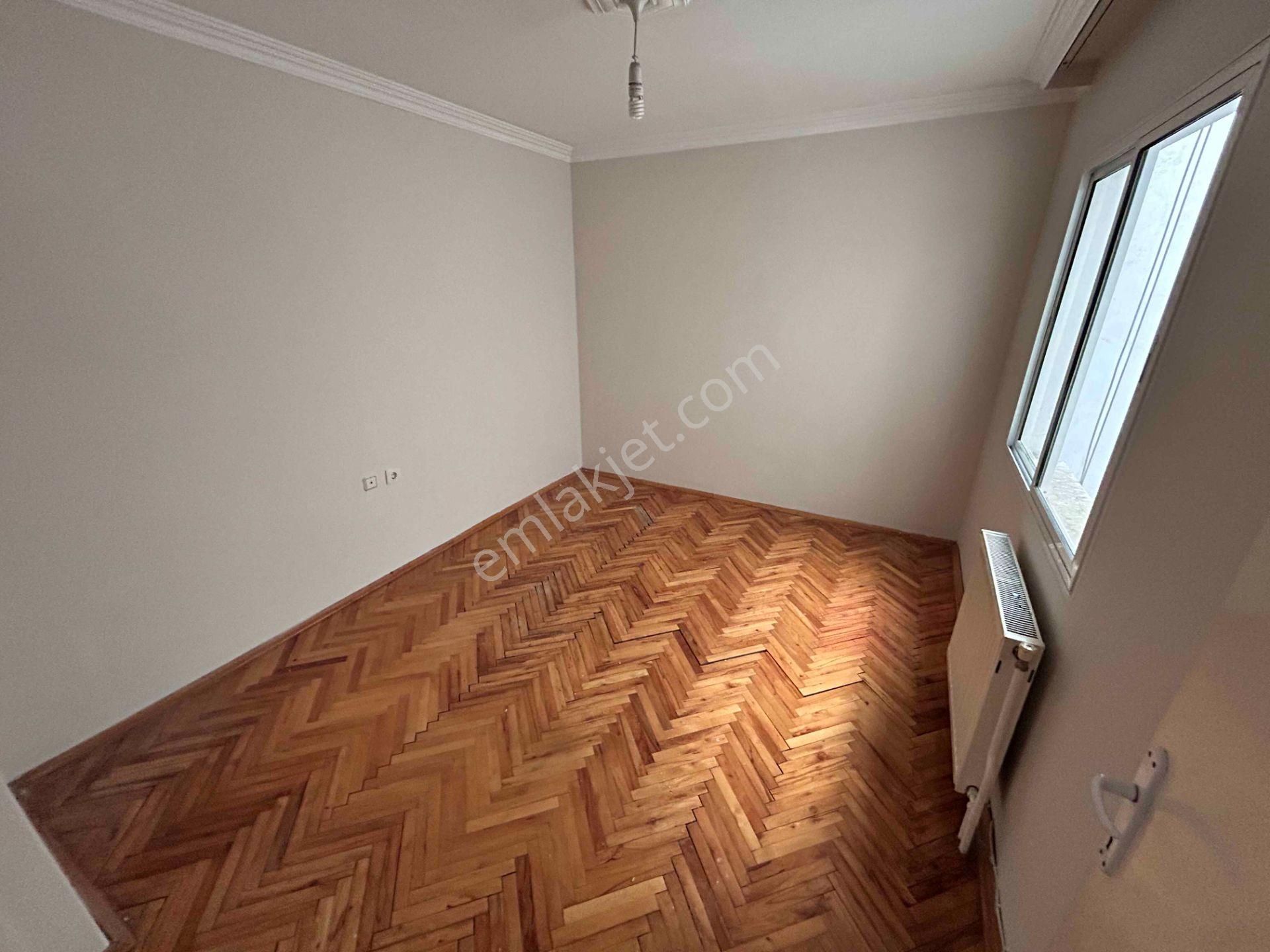 Karşıyaka Merkezde Asansörlü Arakat Çift Banyolu Kiralık Daire - Görsel 14