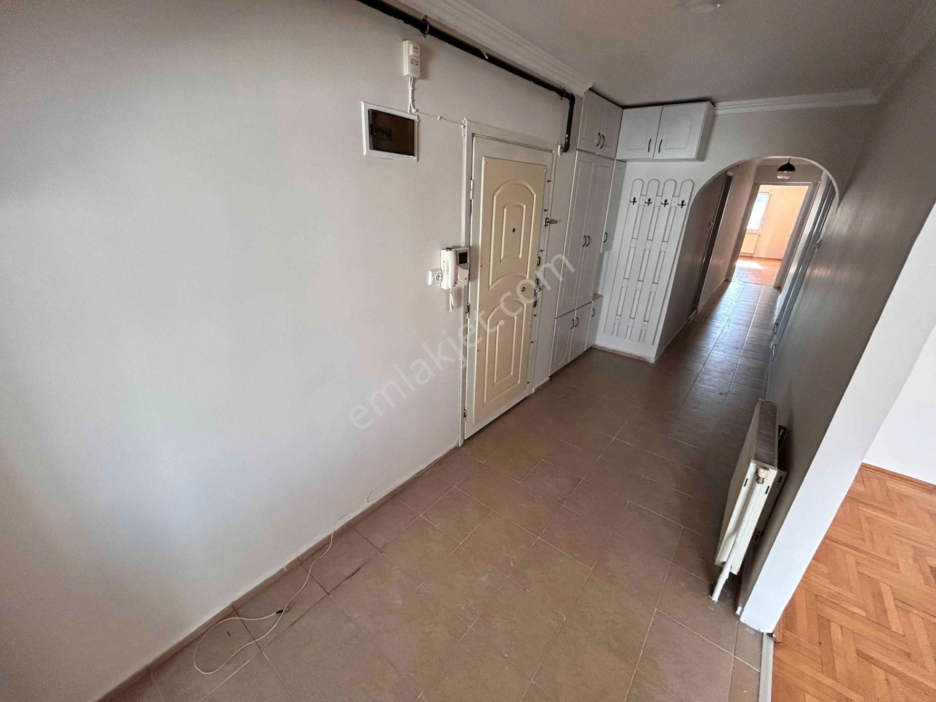 Karşıyaka Merkezde Asansörlü Arakat Çift Banyolu Kiralık Daire - Görsel 31