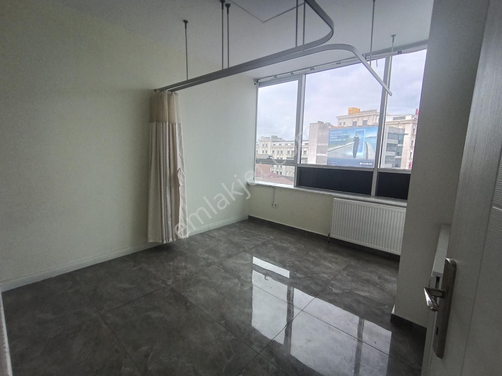 Ümraniye Meydan'da Kiralık 120 M2 Net Ofis Katı - Görsel 28
