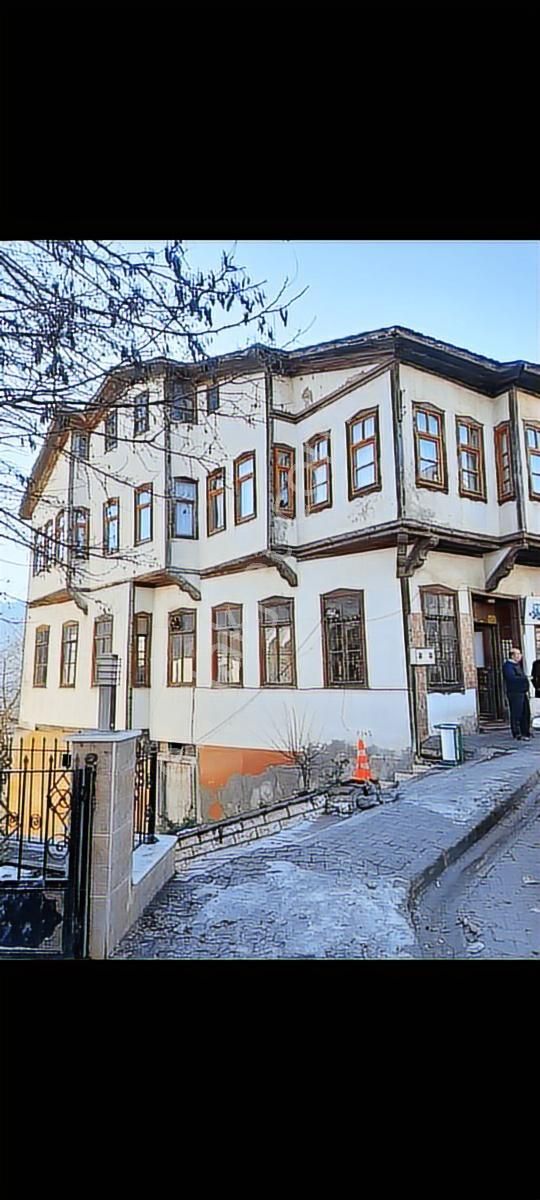 Küre/ İlçemizde Merkezde Müstakil 3.katli Konak+ 2.ayri Dükkân - Görsel 23
