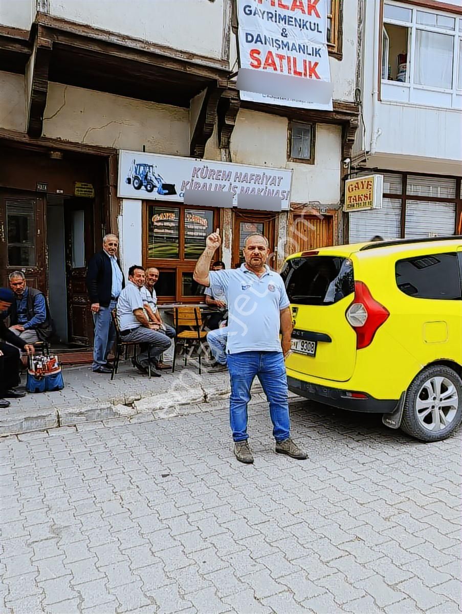 Küre/ İlçemizde Merkezde Müstakil 3.katli Konak+ 2.ayri Dükkân - Görsel 20