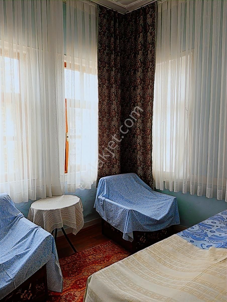 Küre/ İlçemizde Merkezde Müstakil 3.katli Konak+ 2.ayri Dükkân - Görsel 4