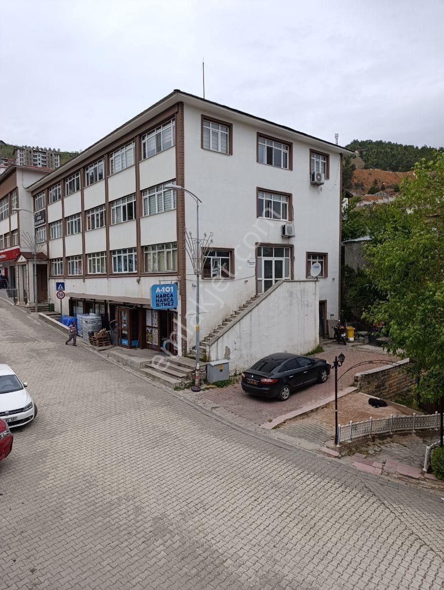 Küre/ İlçemizde Merkezde Müstakil 3.katli Konak+ 2.ayri Dükkân - Görsel 29