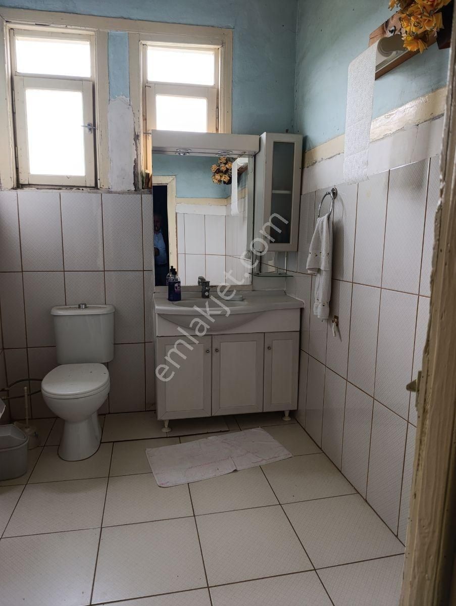 Küre/ İlçemizde Merkezde Müstakil 3.katli Konak+ 2.ayri Dükkân - Görsel 32