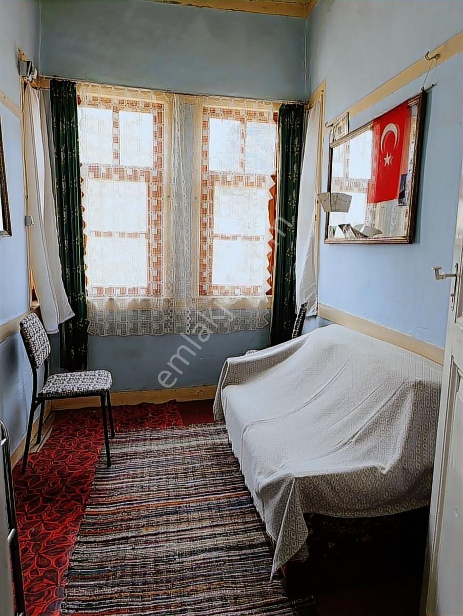 Küre/ İlçemizde Merkezde Müstakil 3.katli Konak+ 2.ayri Dükkân - Görsel 13