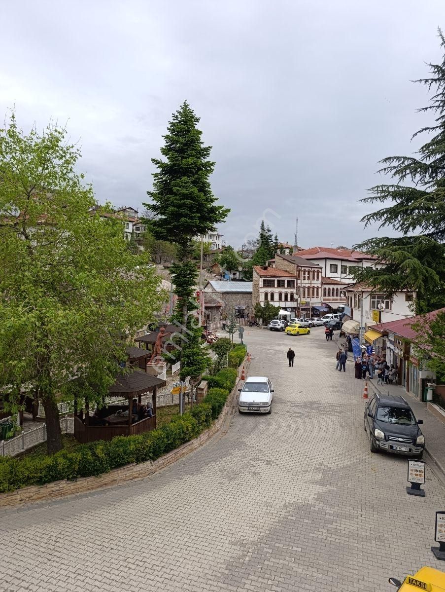 Küre/ İlçemizde Merkezde Müstakil 3.katli Konak+ 2.ayri Dükkân - Görsel 9