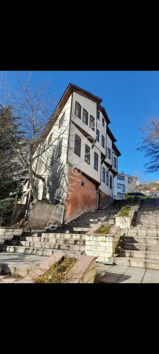 Küre/ İlçemizde Merkezde Müstakil 3.katli Konak+ 2.ayri Dükkân - Görsel 22