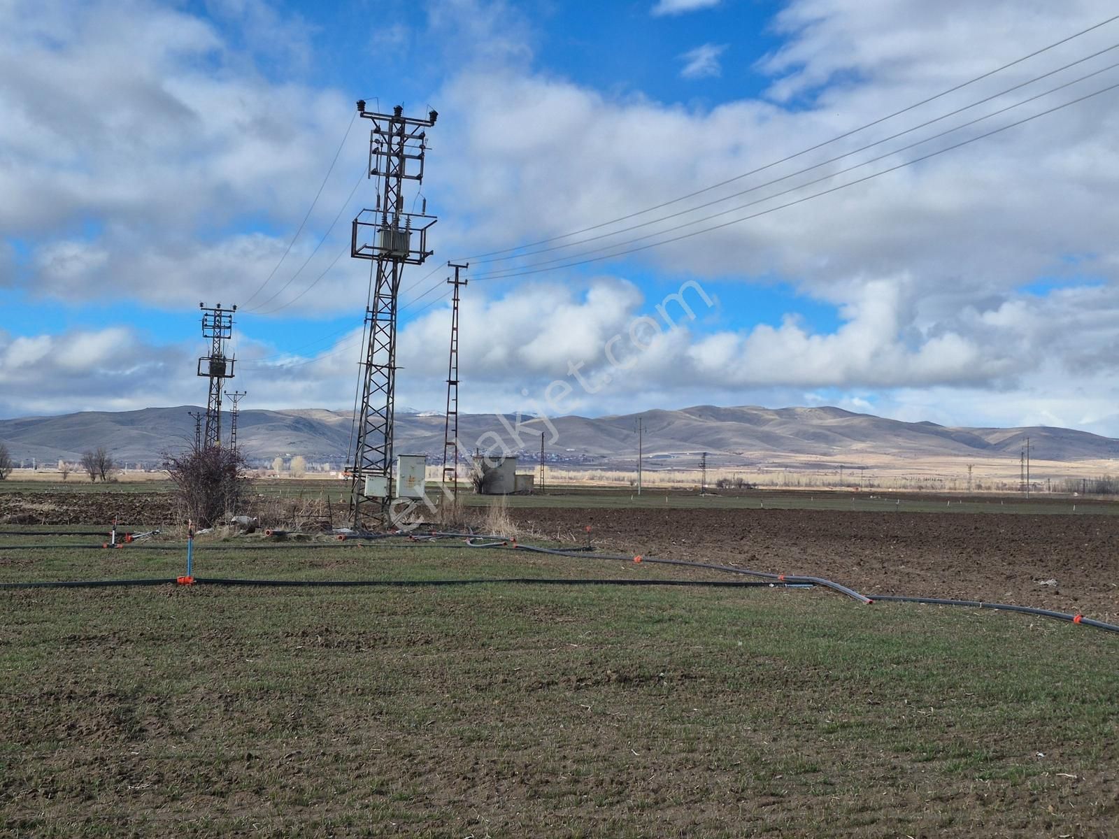 İlbey // Şuhut Merkez Avdan Mevkiinde 41089 M² Çift Kuyulu Tarla - Görsel 15