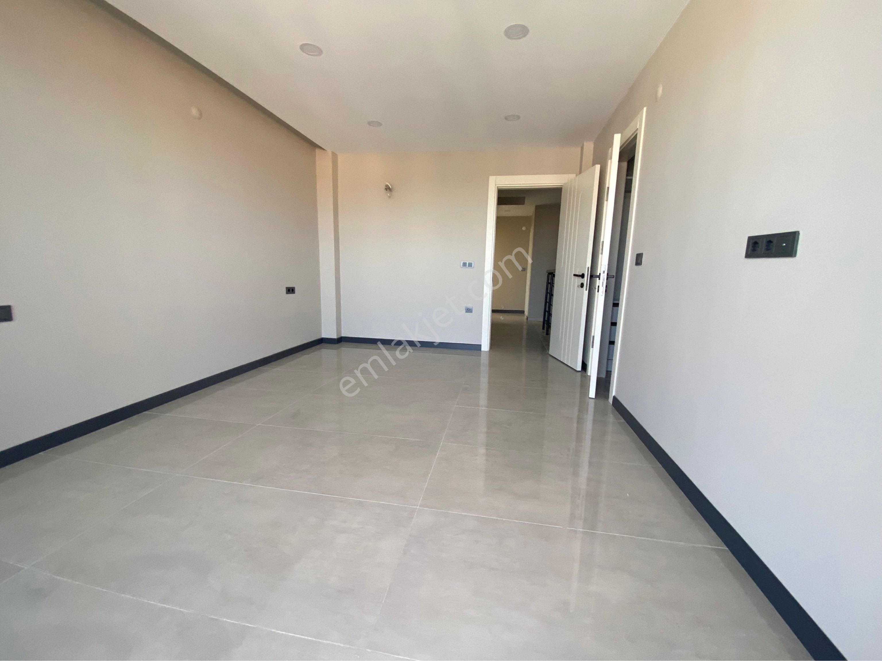 Özel Havuzlu, Geniş Bahçeli, Sıfır 4 Oda 2 Salon - Görsel 13