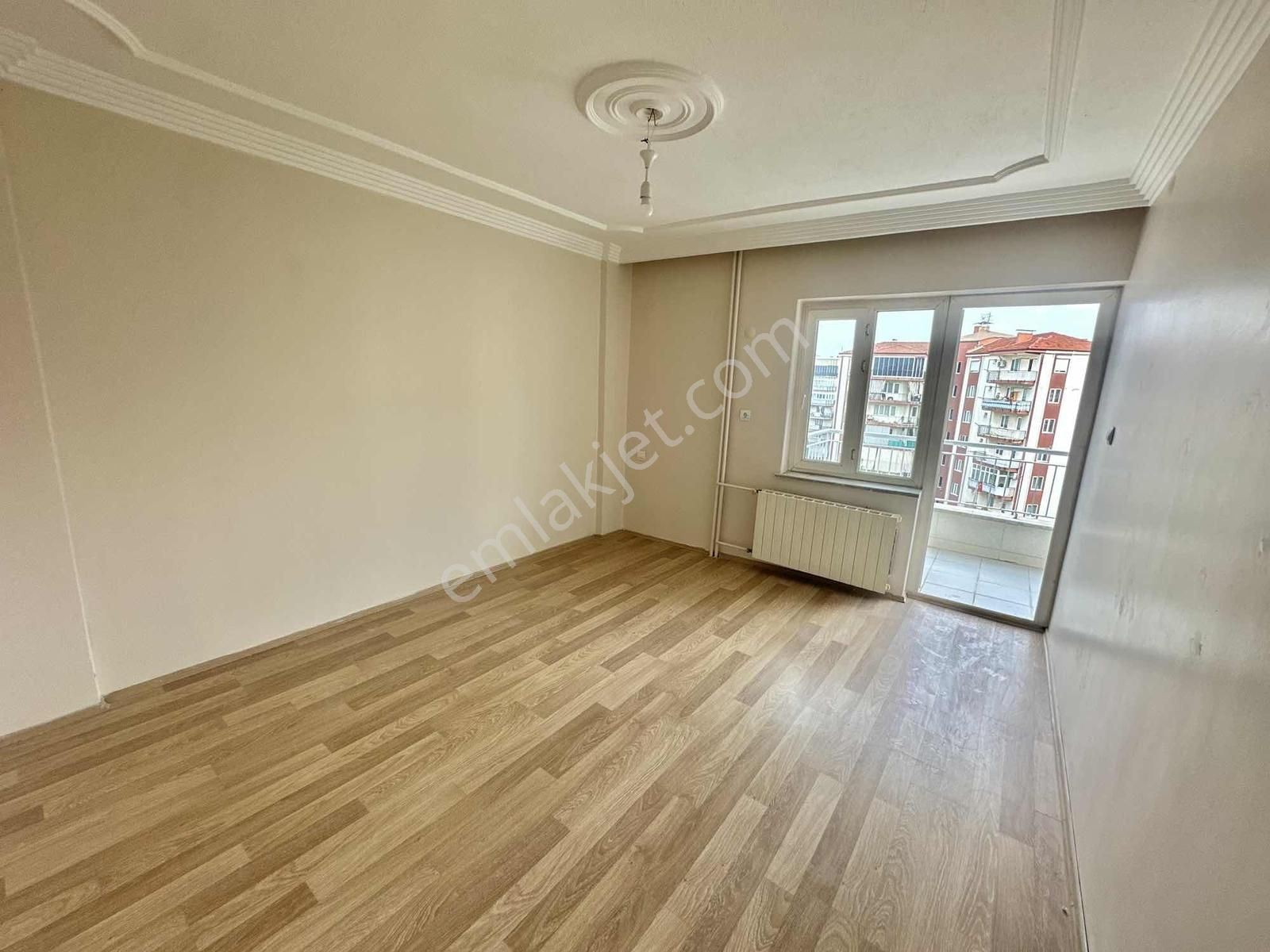 Servergazi De Depozitosuz 3+1 150 M2 Arakat Daire - Görsel 2