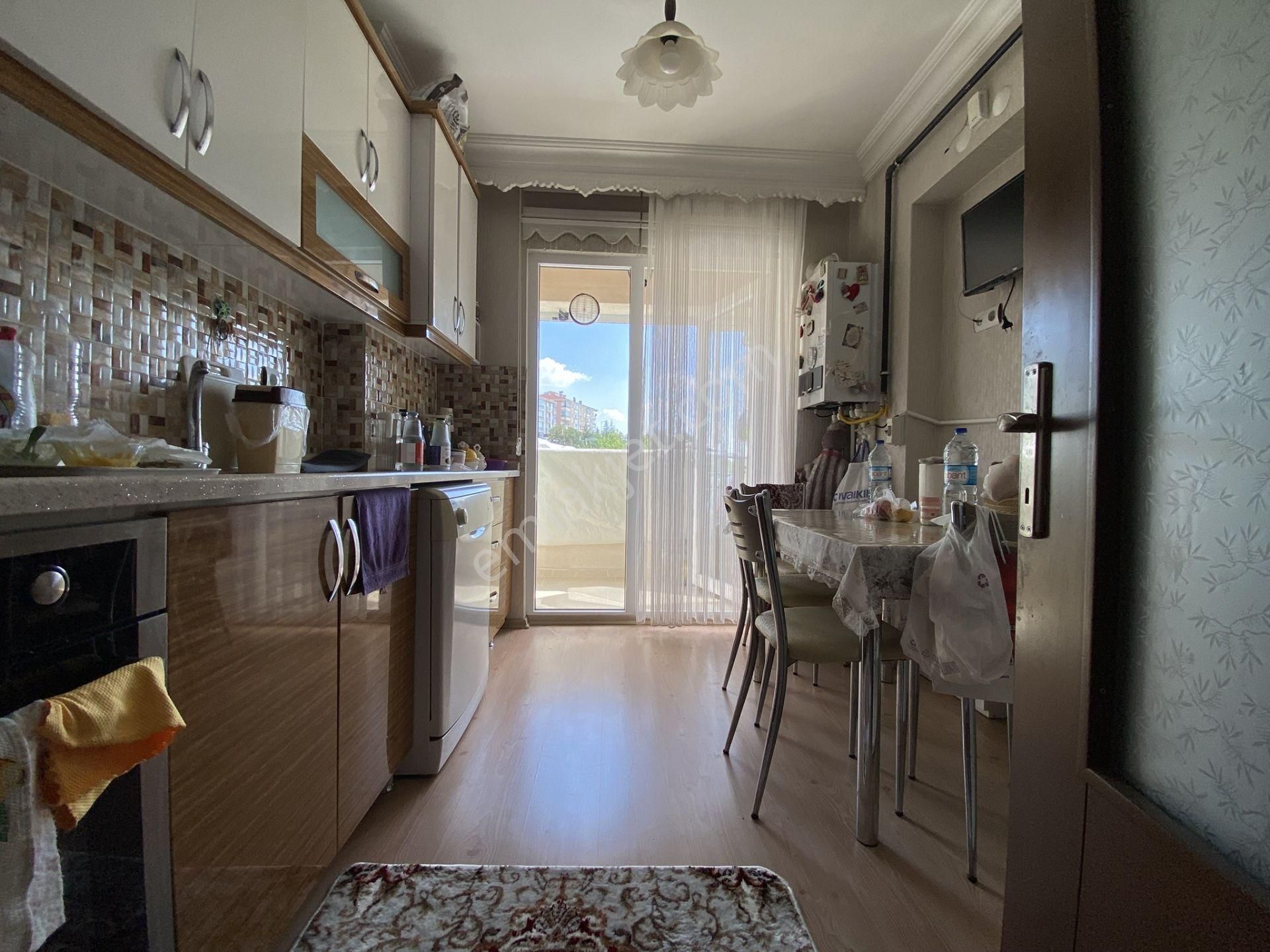 Kalecik Emlak'tan Y.emre Mah'de Köşe Başı Yapılı 2 Cepheli 3+1 Daire - Görsel 4