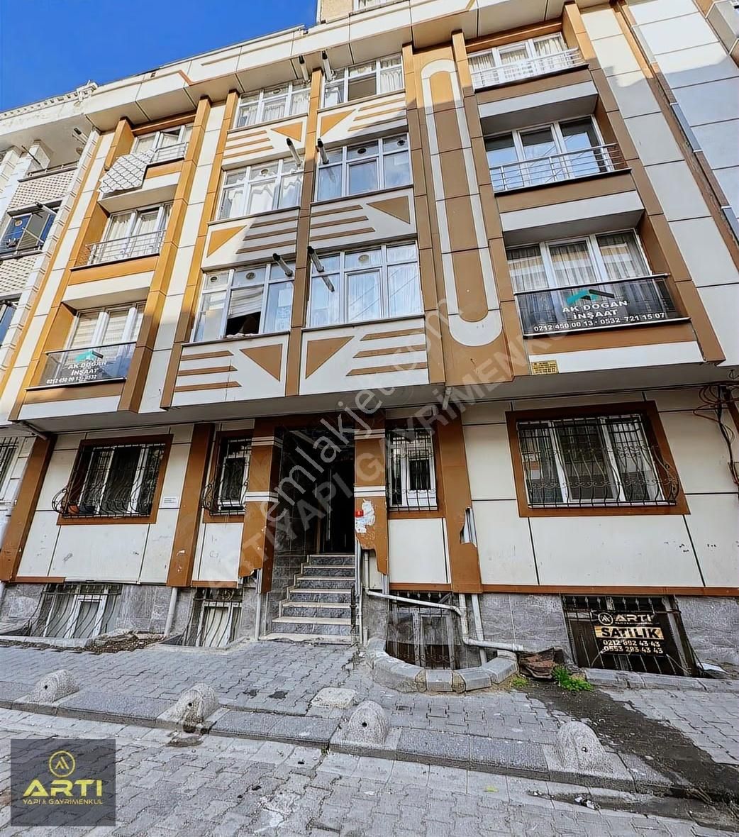 Metrobüse Yakın Cumhuriyete Komşu Kiralık 2+1 Satılık Bahçe Katı