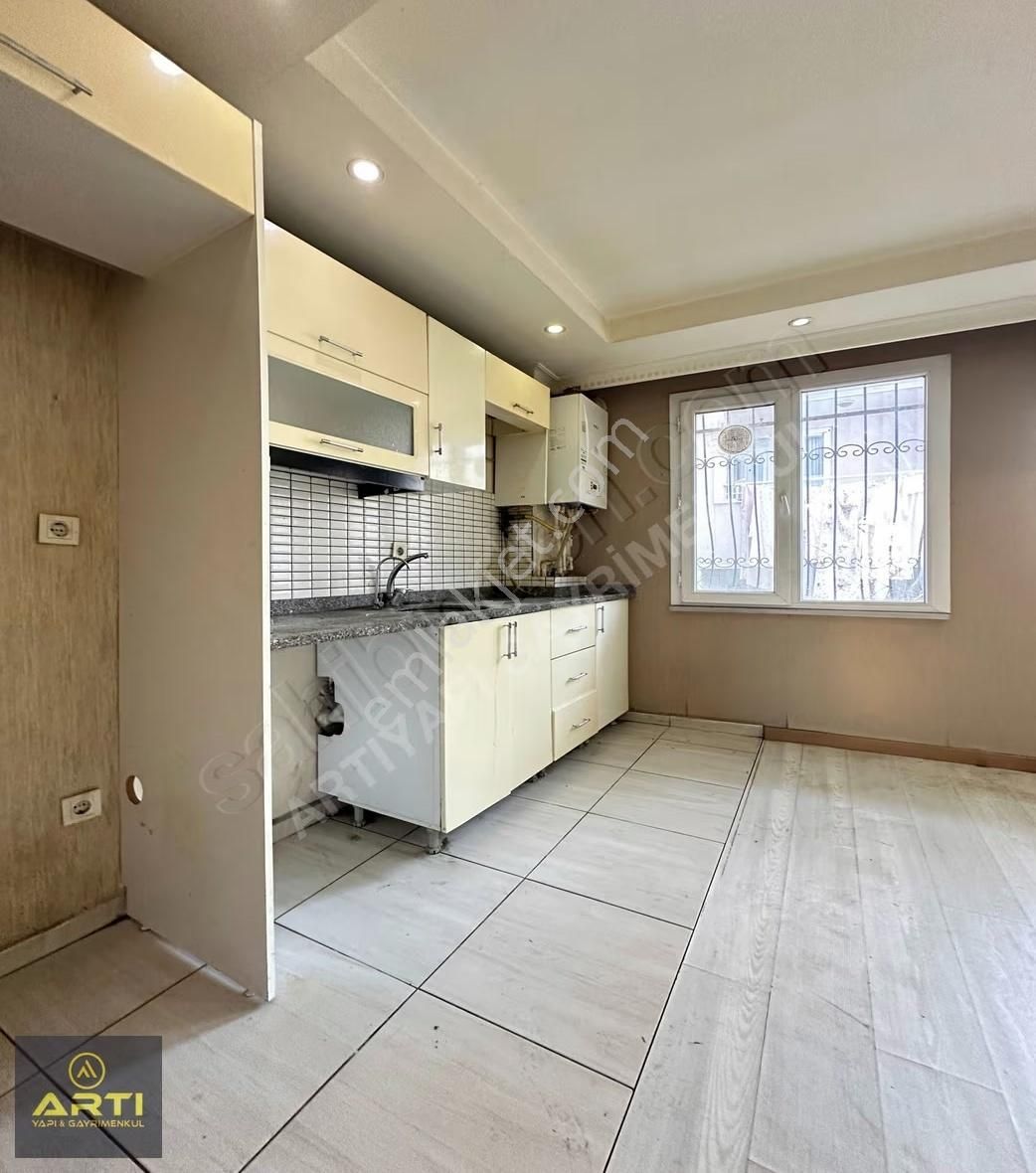 Metrobüse Yakın Cumhuriyete Komşu Kiralık 2+1 Satılık Bahçe Katı - Görsel 4
