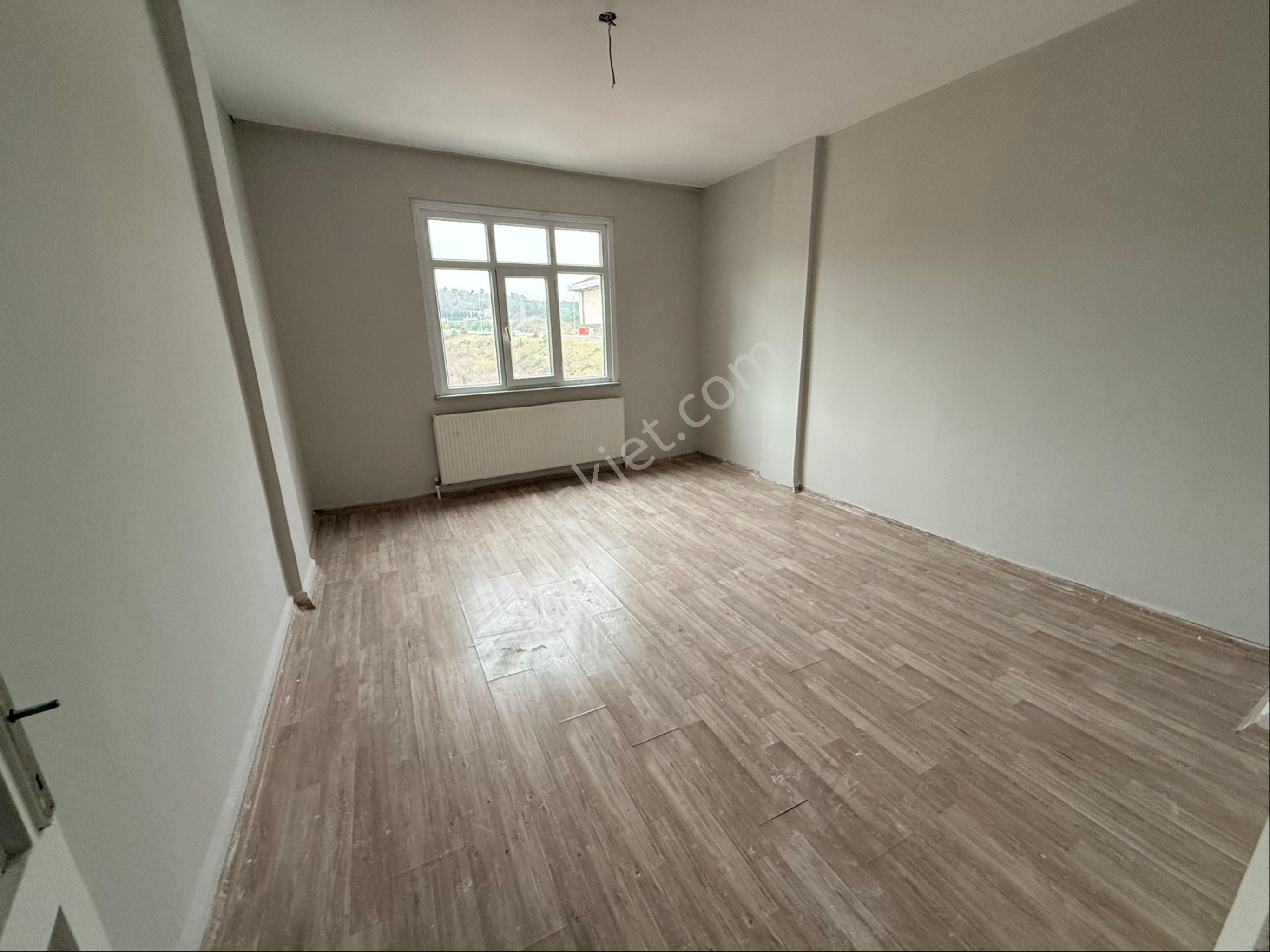 Arnavutköy Merkez Kiralık Arakat Daire 2+1