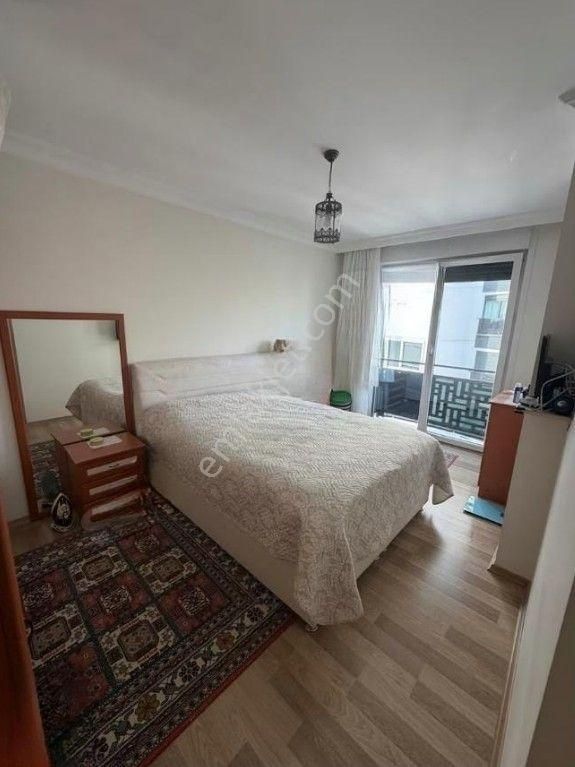 Şenesenevler'de İyi Lokasyonda İskanlı Satılık 3+1 Daire - Görsel 5