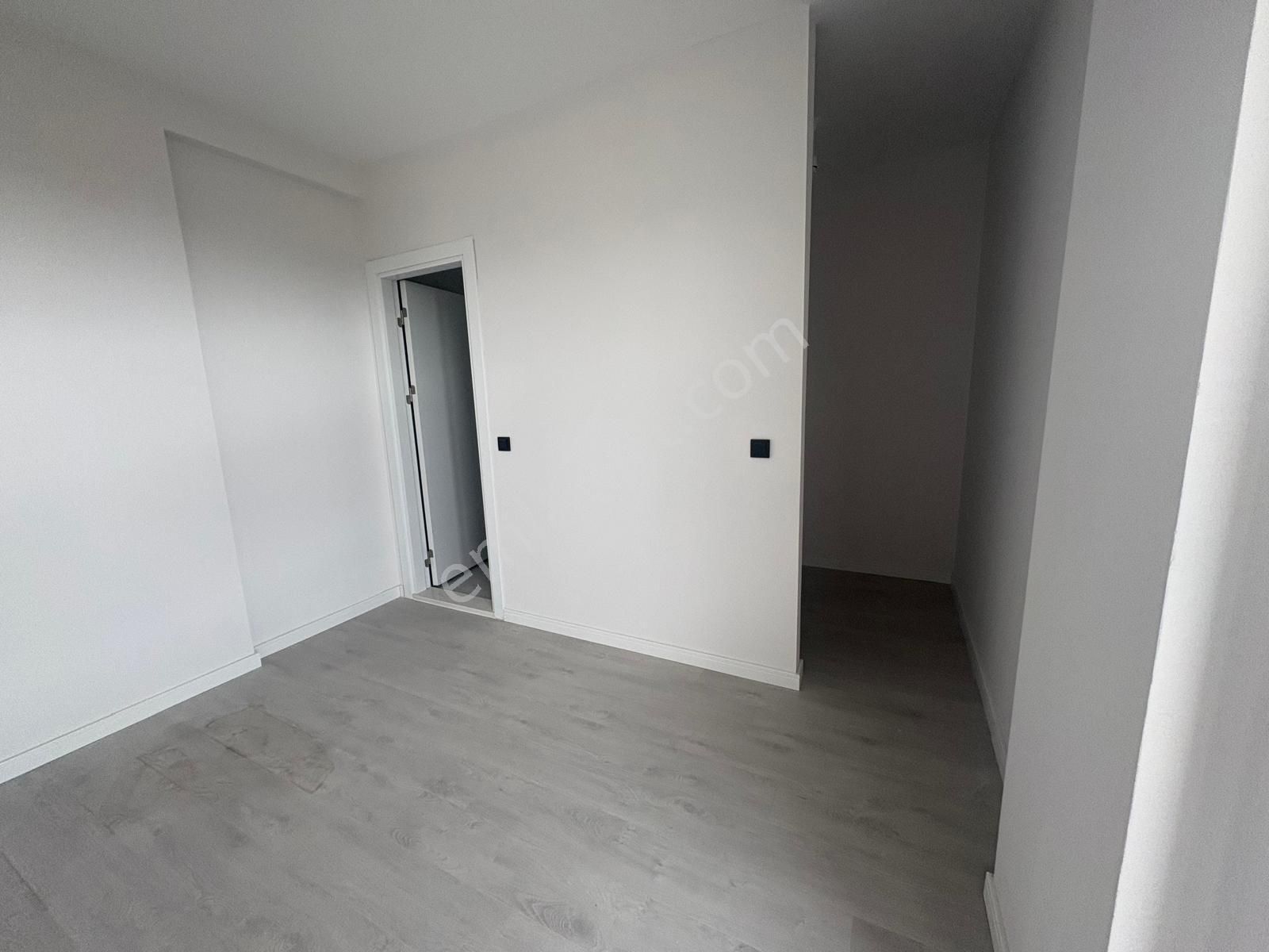 Kurtuluş'ta Oturuma Hazır Sıfır Kiralık 3+1 Daire - Görsel 2