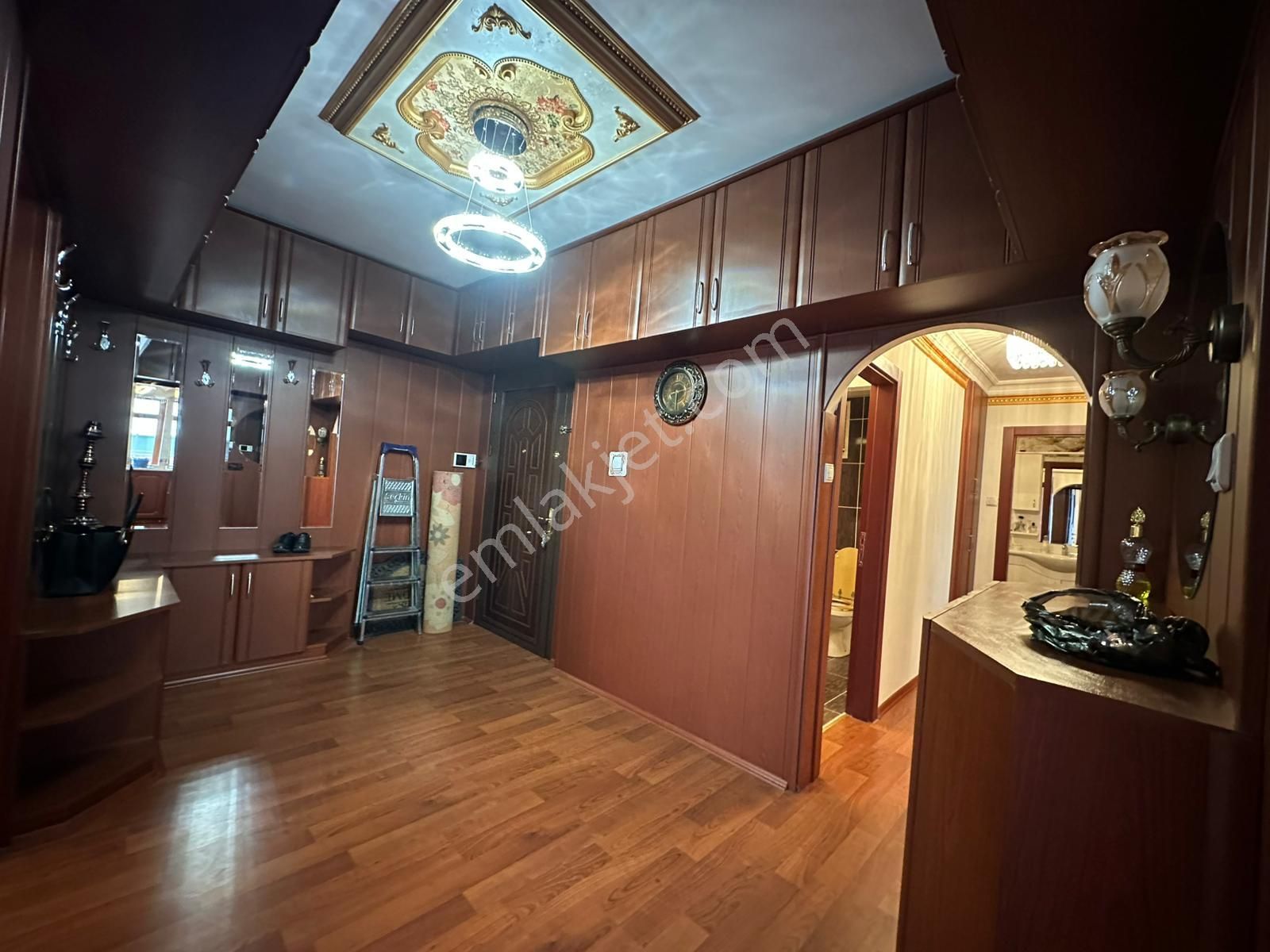 Osmangazi Ana Cadde Üzerinde Ara Katta Cadde Cepheli Full Yapılı 3+1 - Görsel 25