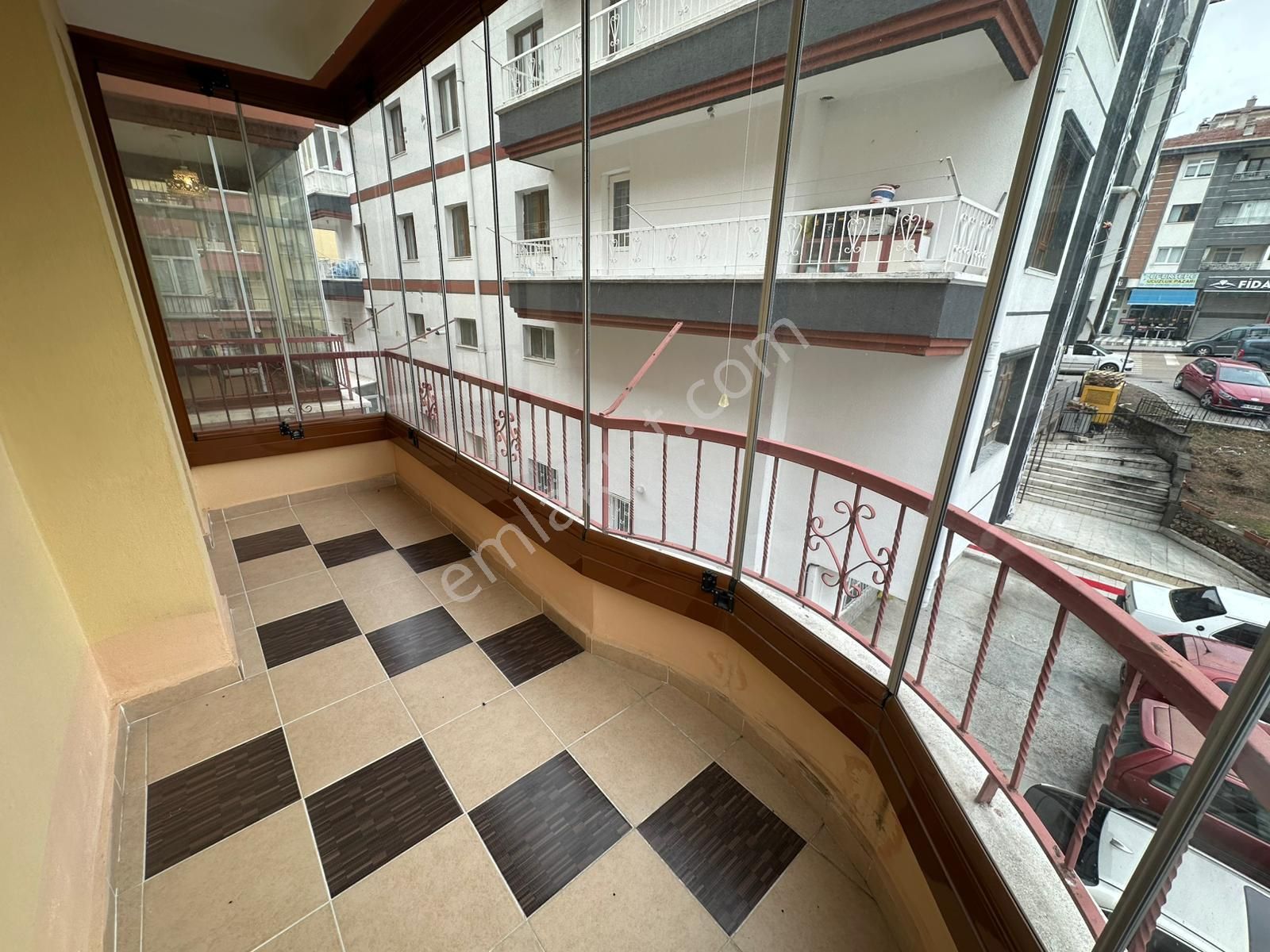 Osmangazi Ana Cadde Üzerinde Ara Katta Cadde Cepheli Full Yapılı 3+1 - Görsel 14