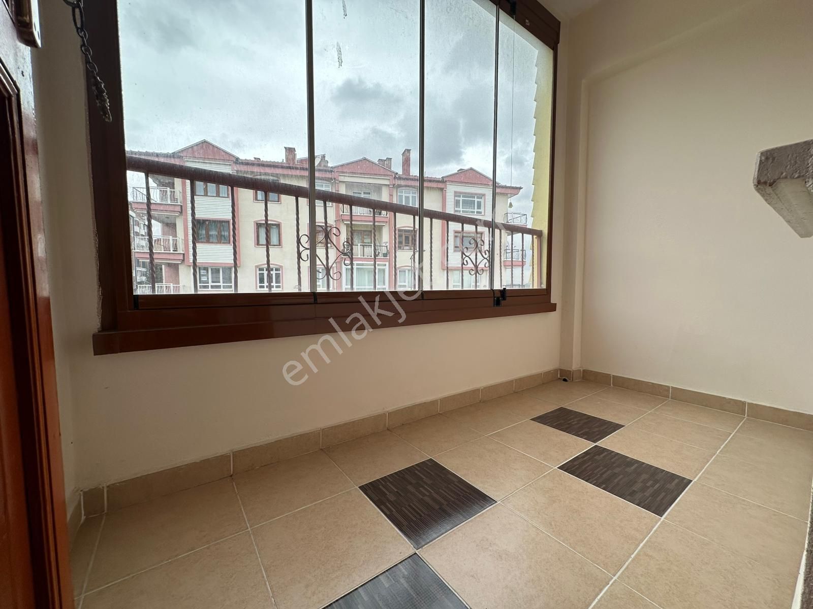 Osmangazi Ana Cadde Üzerinde Ara Katta Cadde Cepheli Full Yapılı 3+1 - Görsel 19