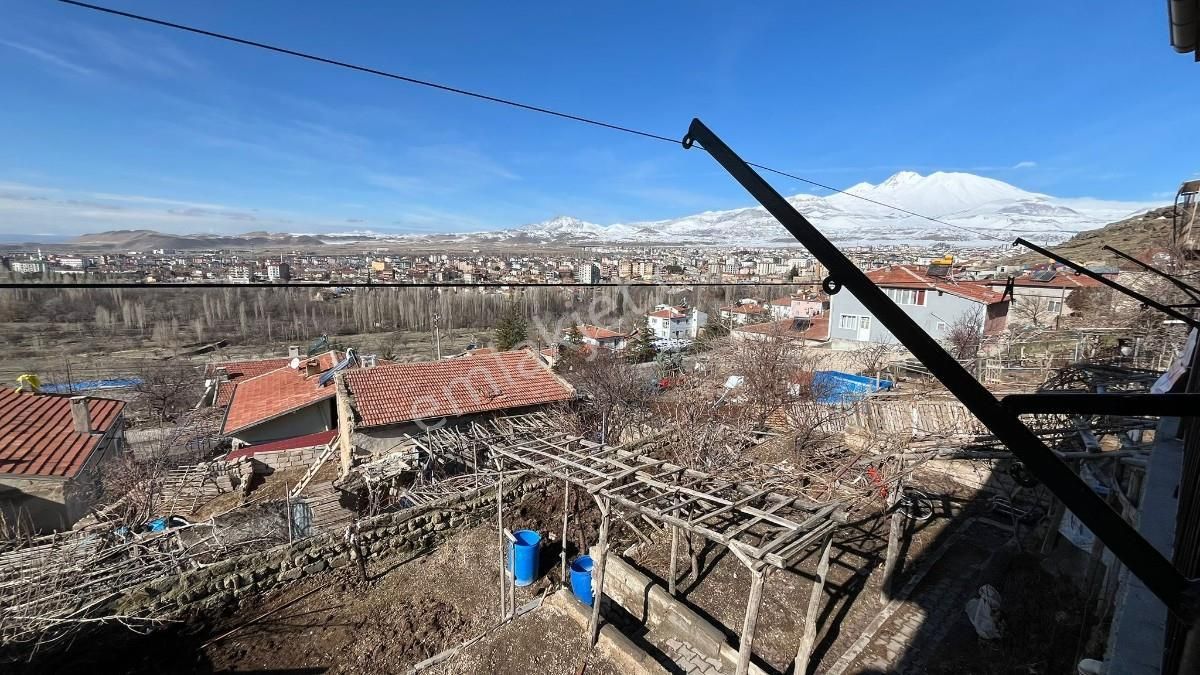 Erciyes Manzaralı | 3+1 Satılık Müstakil Ev | Şömineli!! - Görsel 16