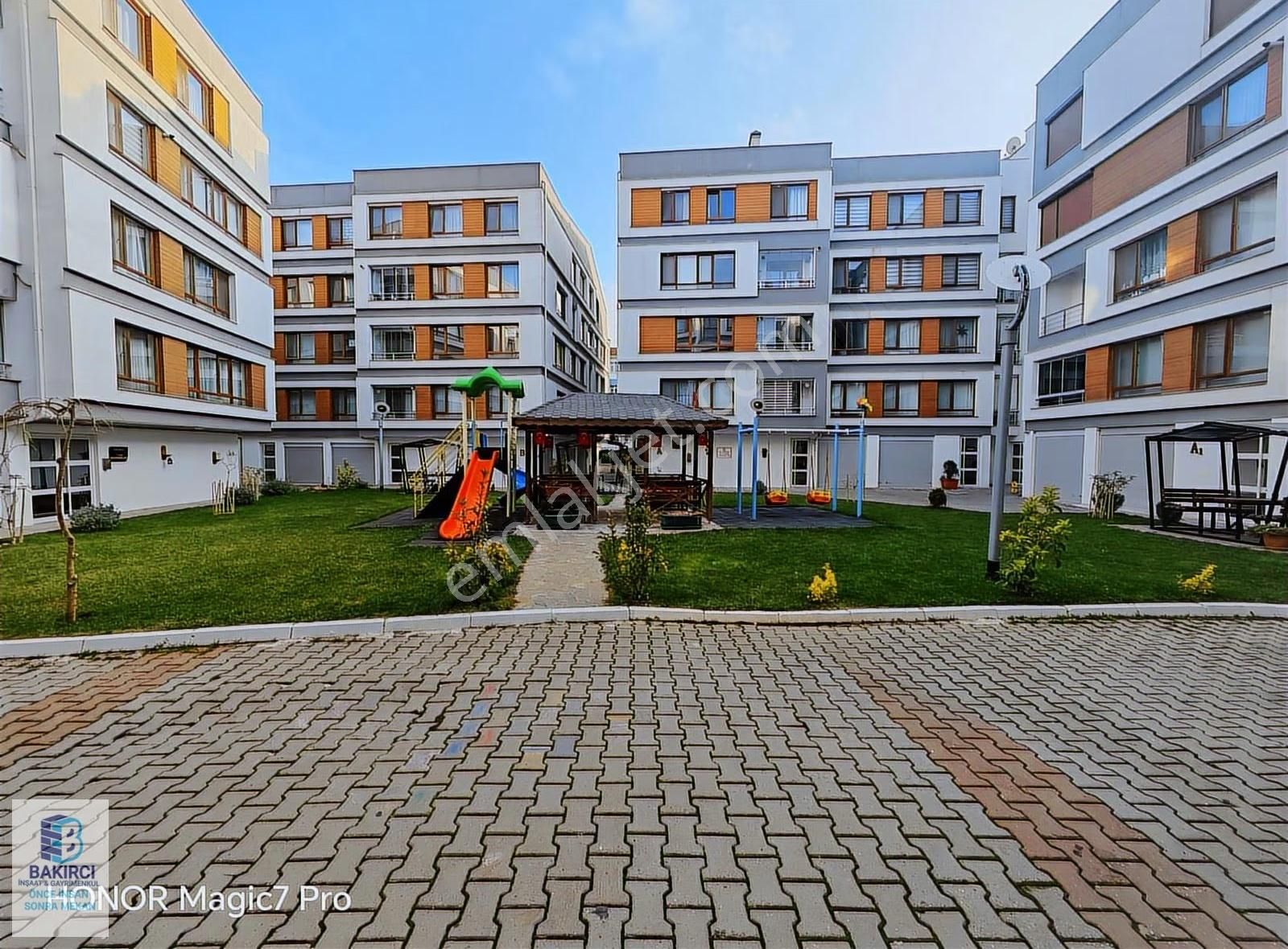 Bakırcı İnş&gym'den Ertuğrulgazi Mah. Site İçi Özel Garajlı 3+1