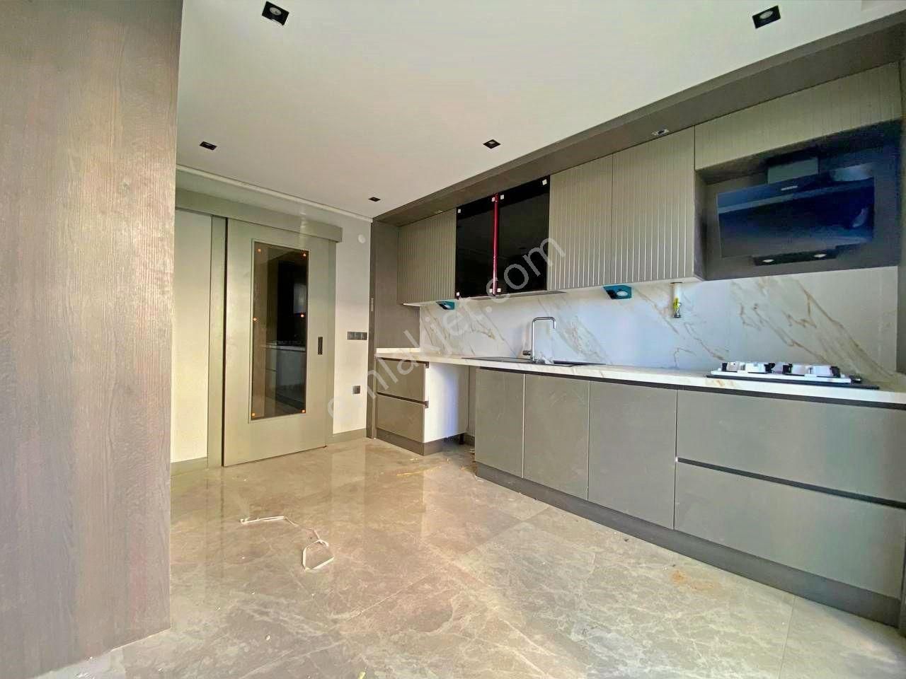 Uytundan Örende Havuzlu Ultralüks Sitede Bahçeli Satılık 2+1 - Görsel 6