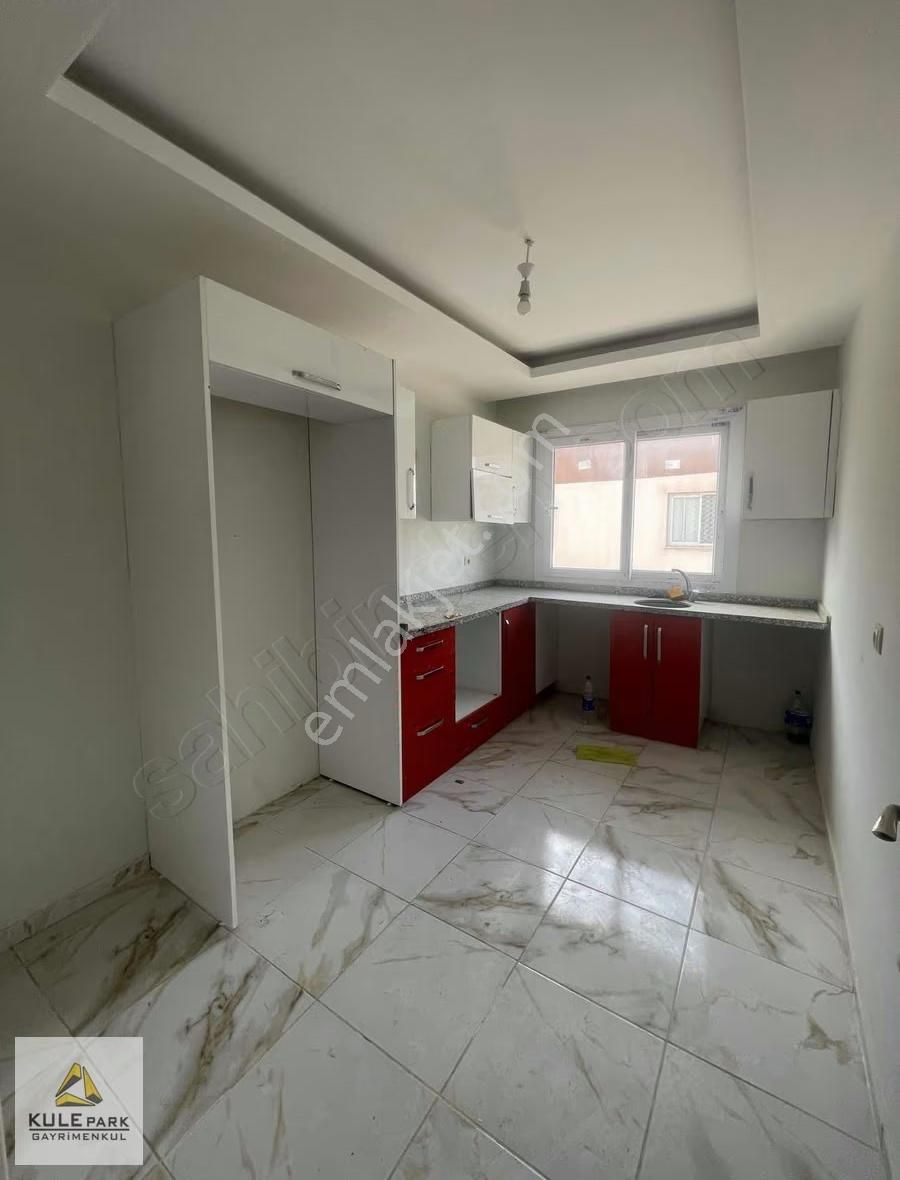 Sofude'de 2 Bloklu Azkatlı Bınada Kapalı Mutfak 2+1