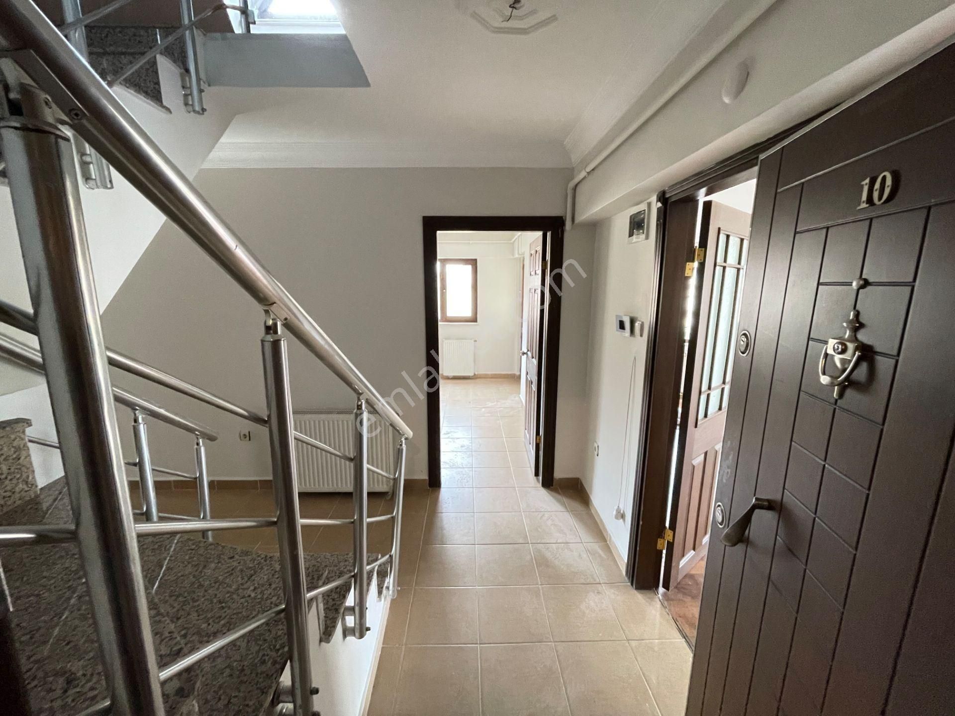 Esinti'den İnönü Mah.de Değerli Konumlu Binada 4+2 Satılık Daire