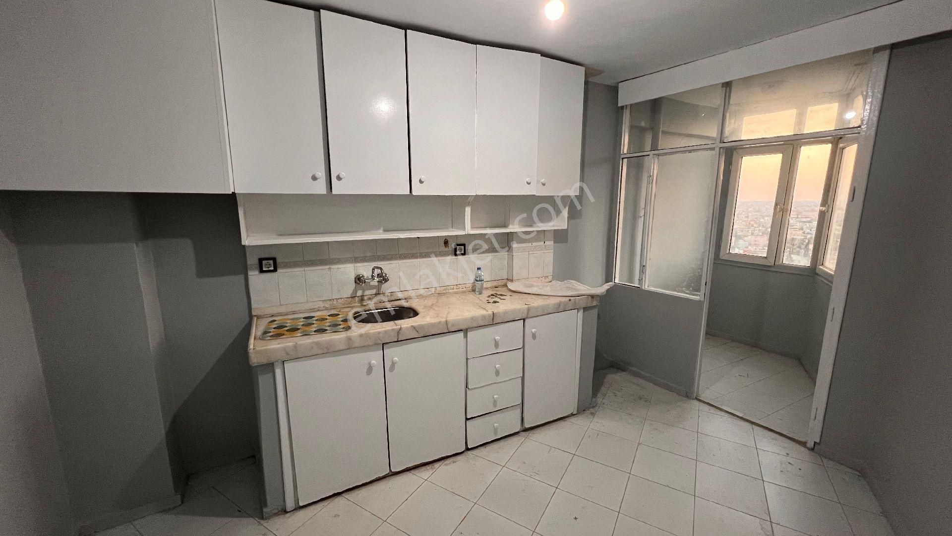 Caddde Üzerinde Geniş Oturumlu 3+1