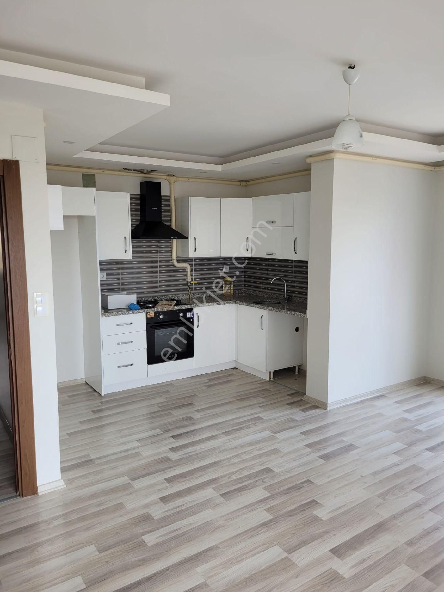 Birlik'ten Çarkıparede 2+1 Doğalgazlı Geniş Oturumlu Kiralık Daire