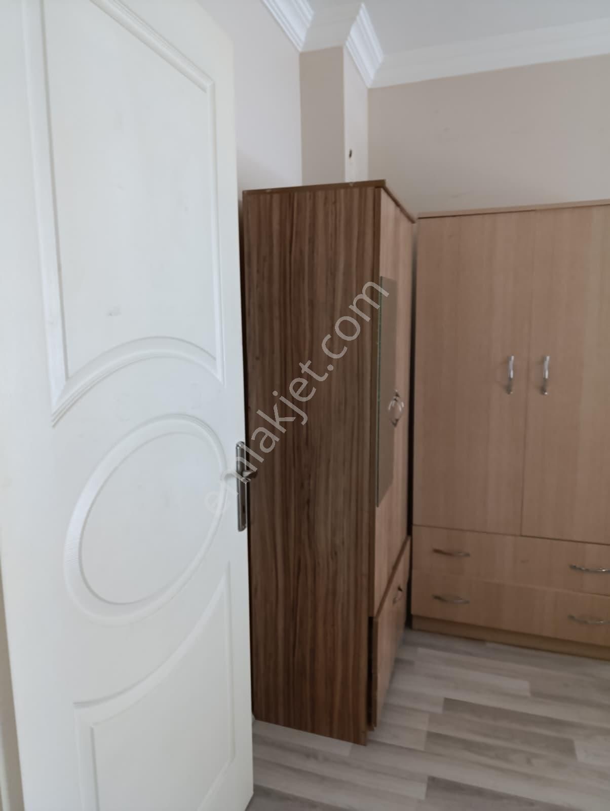 Sümer Mahallesi 3. Kat Balkonlu 2+0 Ayrı Mutfak Eşyalı Daire - Görsel 9