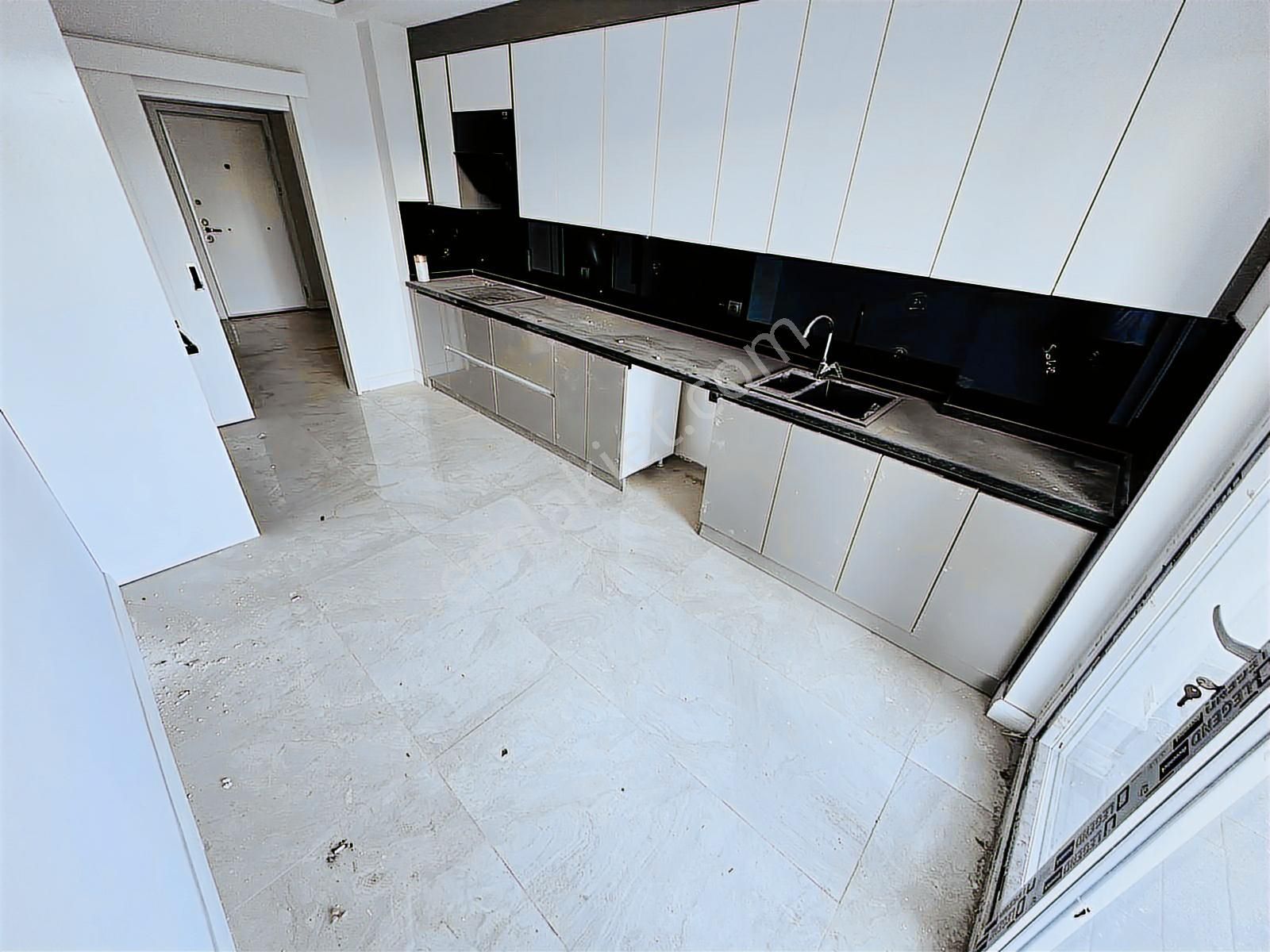 Ulukan'dan Ahi Mesut Mah'de E.banyolu G.odalı Satılık 4+1 Daire!